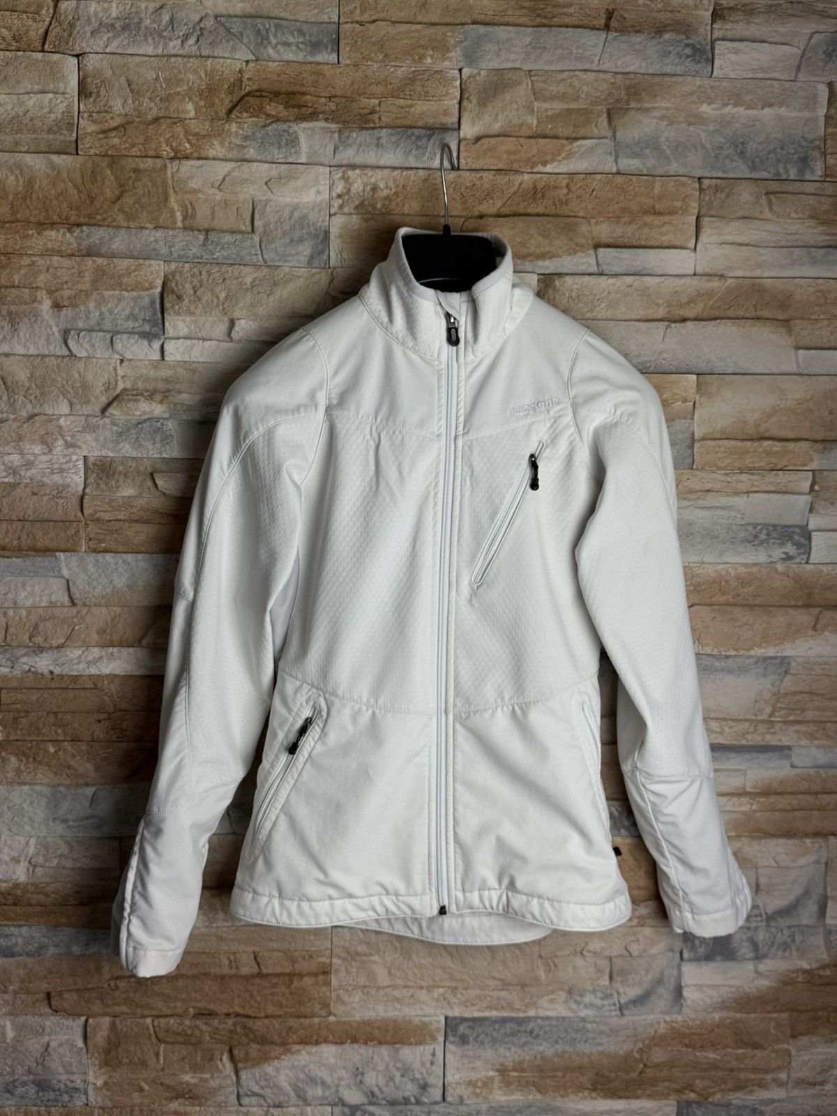 Patagonia Fleece Patagonia full zip hoodie white soft shell Size XS / US 0-2 / IT 36-38 - 2 Thumbnail