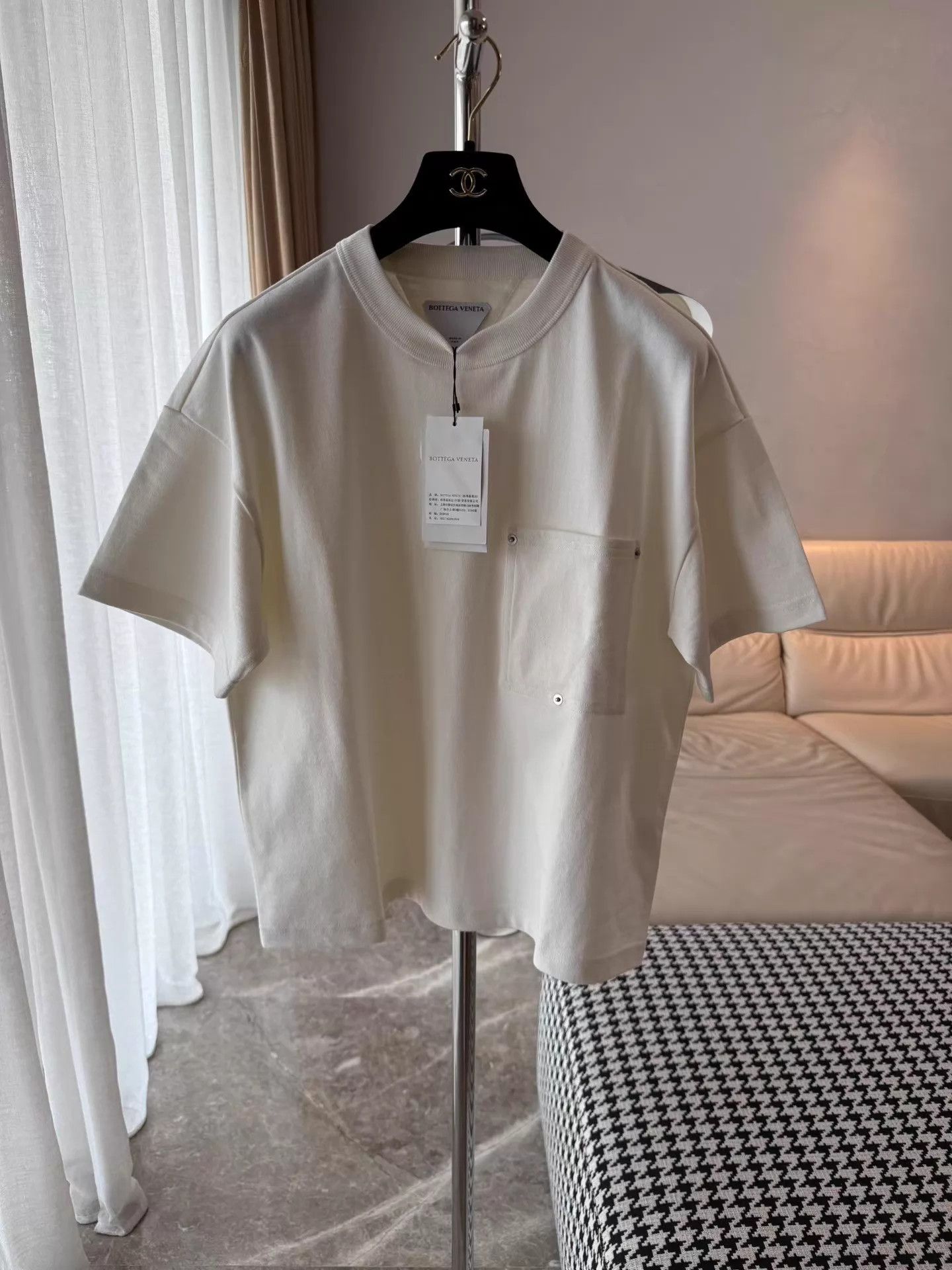 Bottega Veneta BV Classic Logo White Tee S New w/ Tags Stiff Thick Sale Size S / US 4 / IT 40 - 1 Thumbnail