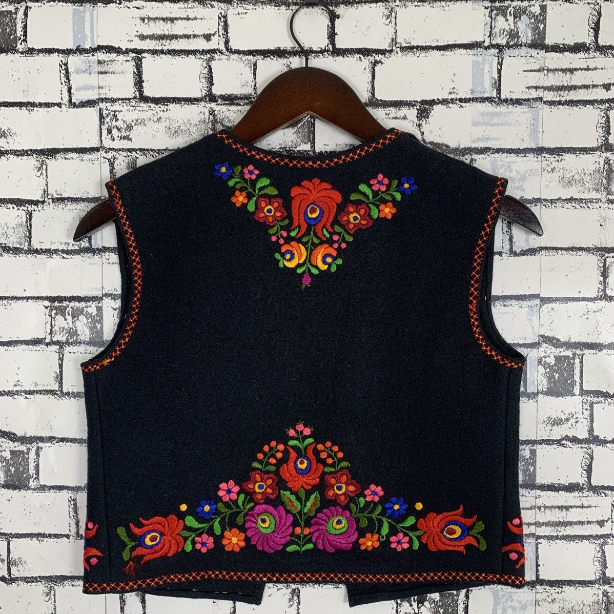 Designer × Vintage Vintage Hungarian Matyo Vest Flower Embroidered Size XS / US 0-2 / IT 36-38 - 5 Thumbnail