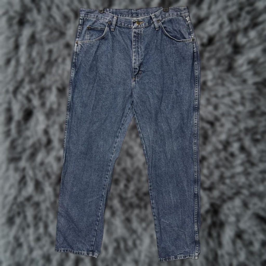Wrangler Wrangler Jeans Mens 34x30.5 Straight Leg Medium Wash Denim Regular Waist 34 Inseam 30.5 Blue Cotton 100% Wrangler Authentics Size US 34 / EU 50 - 1 Thumbnail