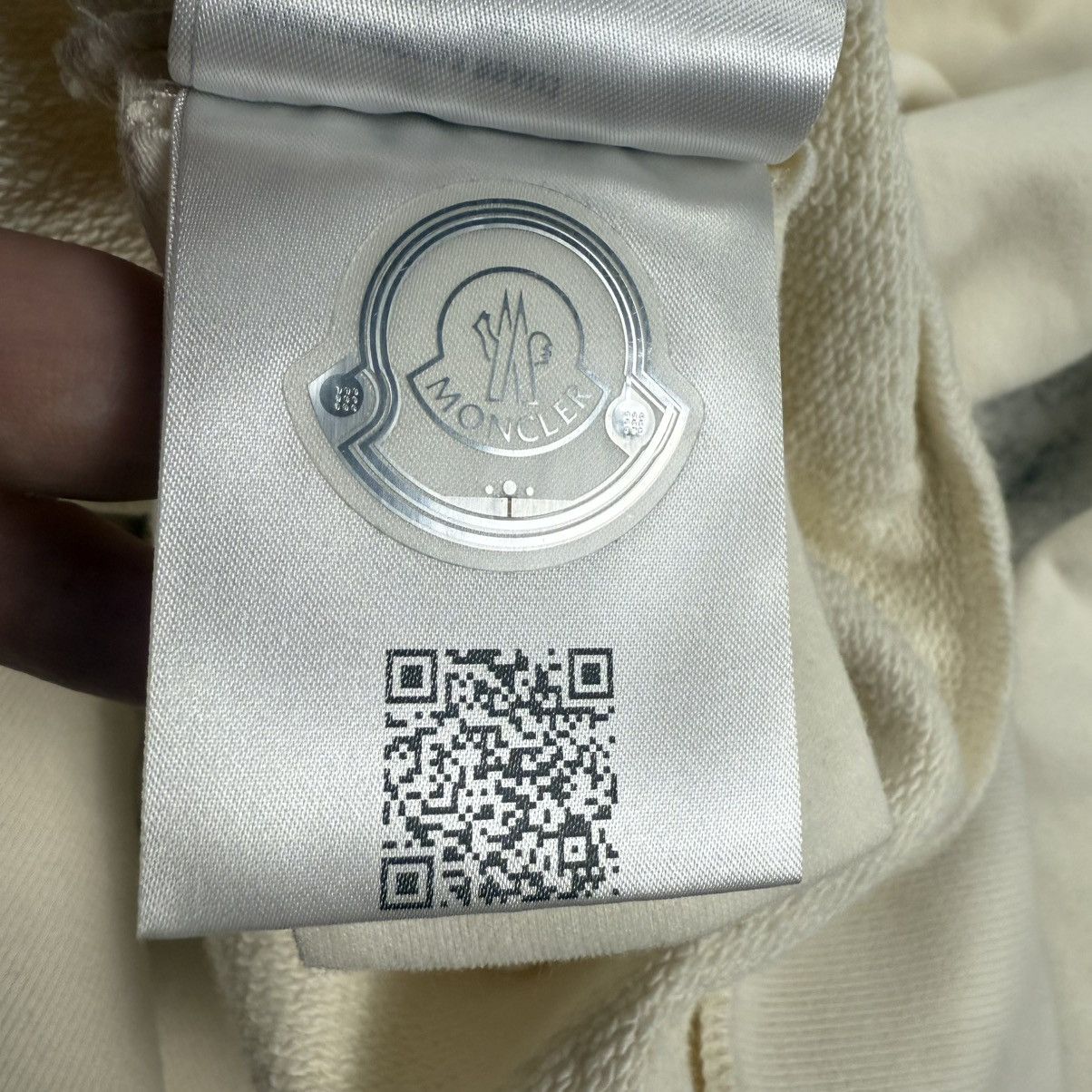 Moncler Moncler Embroidered Logo ‘Cream’ Crewneck Size US M / EU 48-50 / 2 - 9 Thumbnail