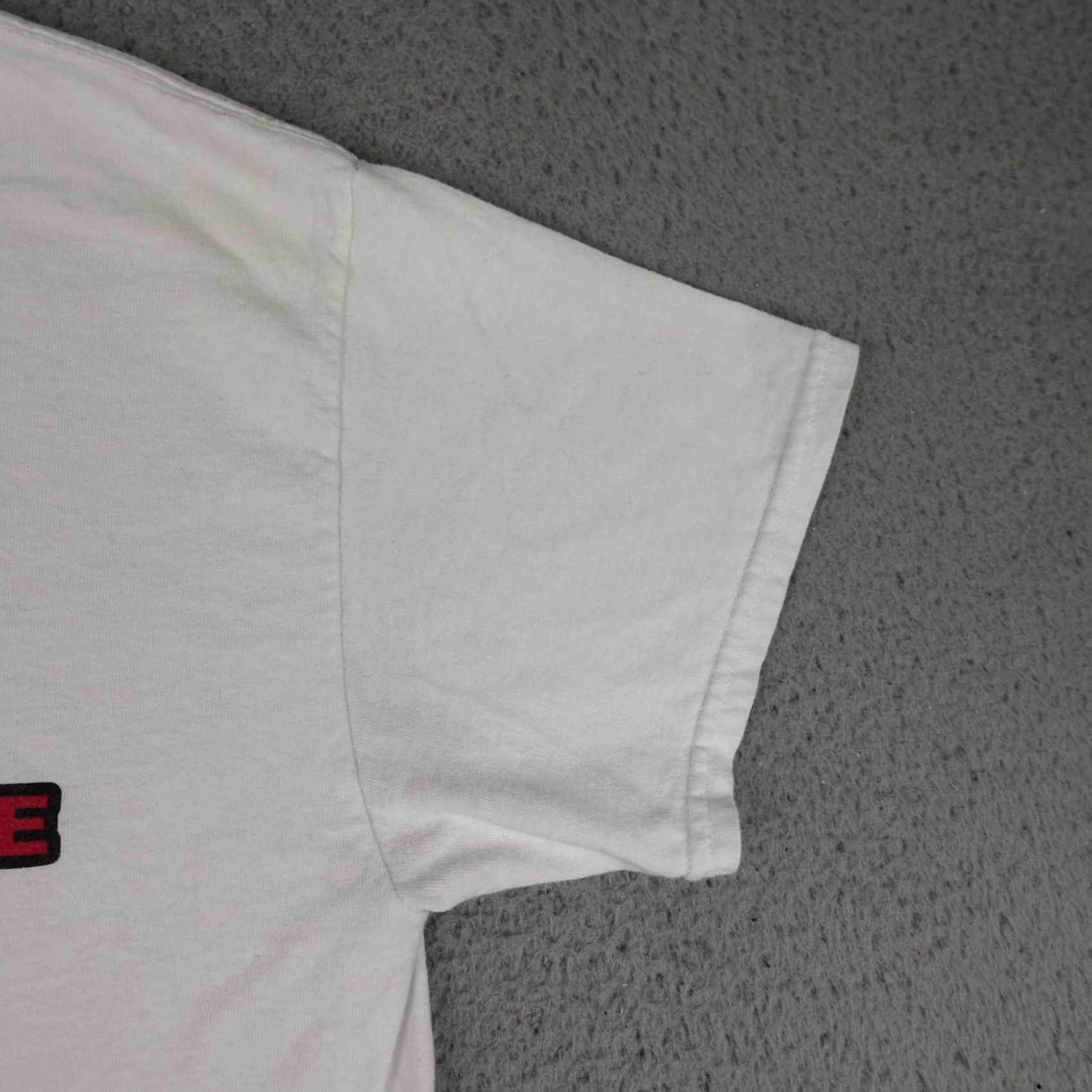 Gildan VINTAGE Be In The Zone Shirt Mens Medium White Traffic Drive Size US M / EU 48-50 / 2 - 7 Thumbnail