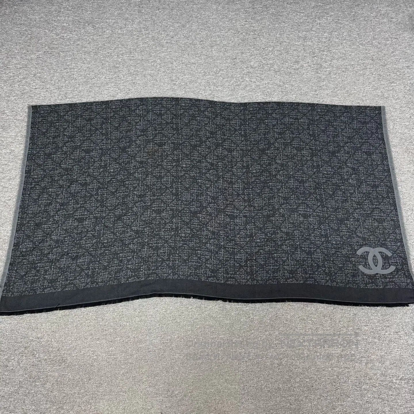 Chanel Chanel Dark gray checkered double-C wool scarf and shawl| Size ONE SIZE - 1 Thumbnail