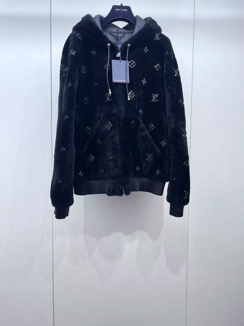Louis Vuitton Louis Vuitton 25 latest rhinestone logo fur jacket Size US M / EU 48-50 / 2 - 1 Thumbnail