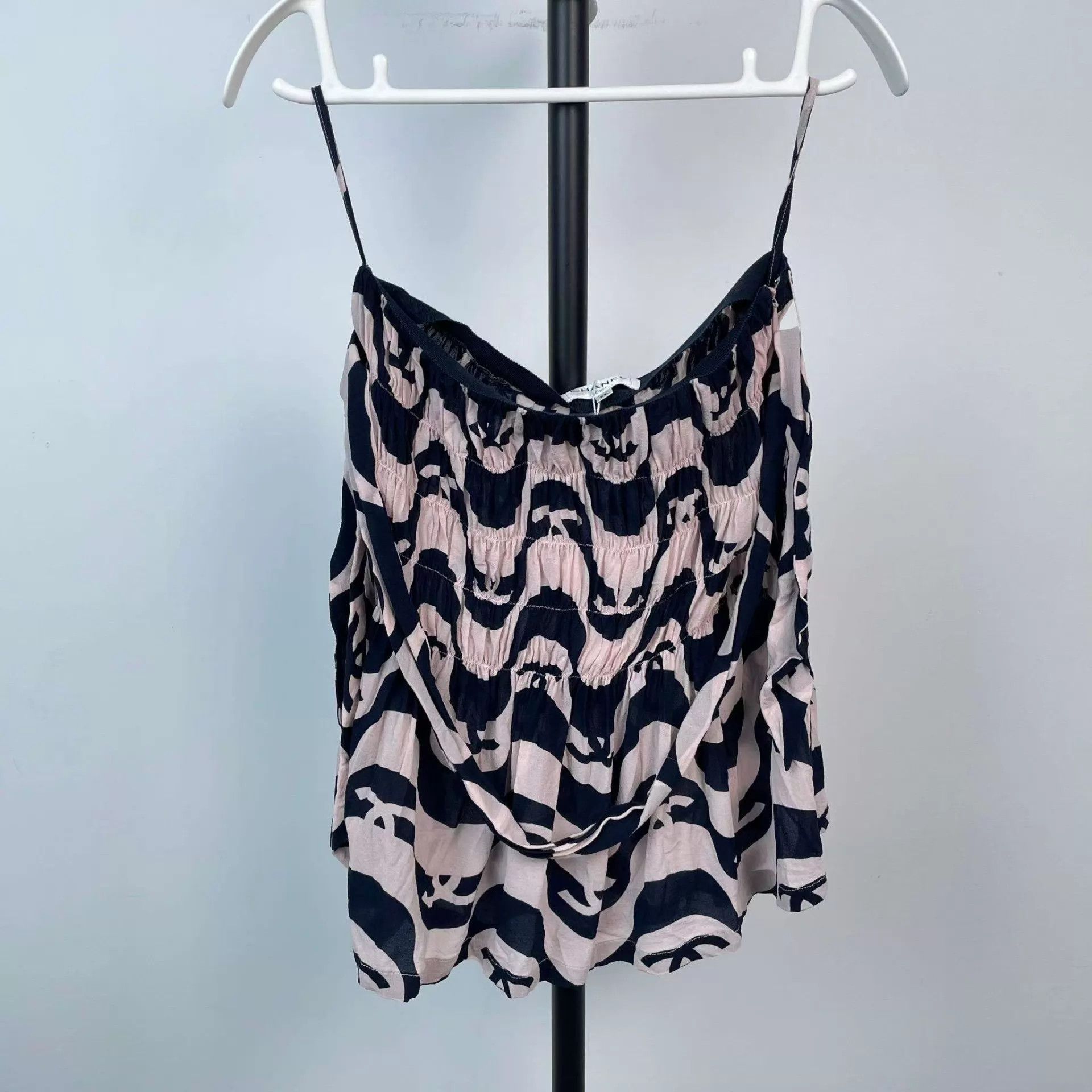 Chanel Chanel Wavy Logo Silk Skirt Size 27" / US 4 / IT 40 - 1 Thumbnail