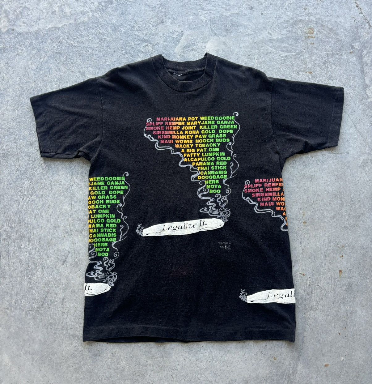 トップス FASHION VICTIM- 90's marijuana print T Fashion Victim Tshirt Vintage 1992 Will Work for Weed Rare