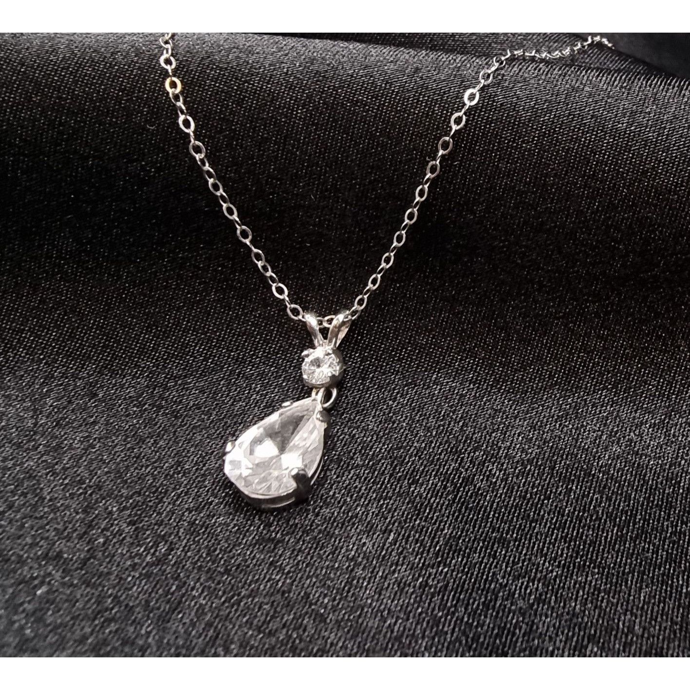 Vintage Vintage 1970s-80s 14K Gold Cubic Zirconia Necklace With Tear Size ONE SIZE - 2 Thumbnail