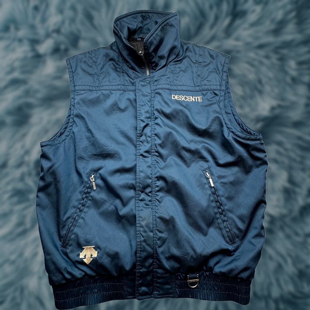 Vintage VINTAGE Descente Vest Full Zip Ski Pockets Navy Blue XL Mens 90s Hong Kong Size US XL / EU 56 / 4 - 1 Thumbnail