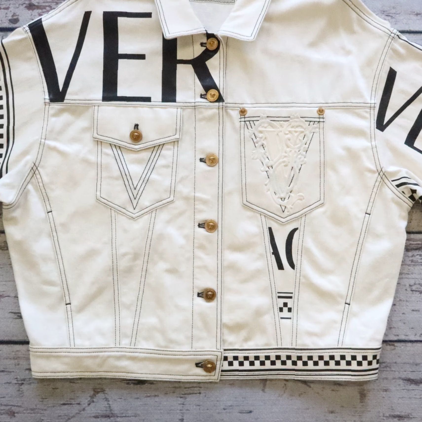 Versace VINTAGE Versace Denim Trucker Jacket Size 46 Size US S / EU 44-46 / 1 - 3 Thumbnail