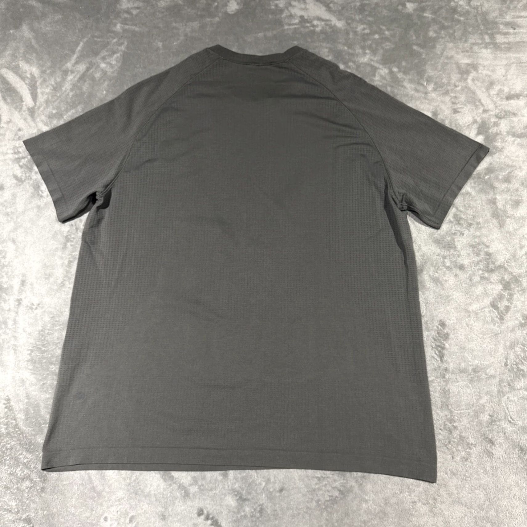Lululemon Lululemon Shirt Mens XXL Gray Metal Vent Tech Casual Gym Workout Logo Stretch Size US XXL / EU 58 / 5 - 5 Thumbnail