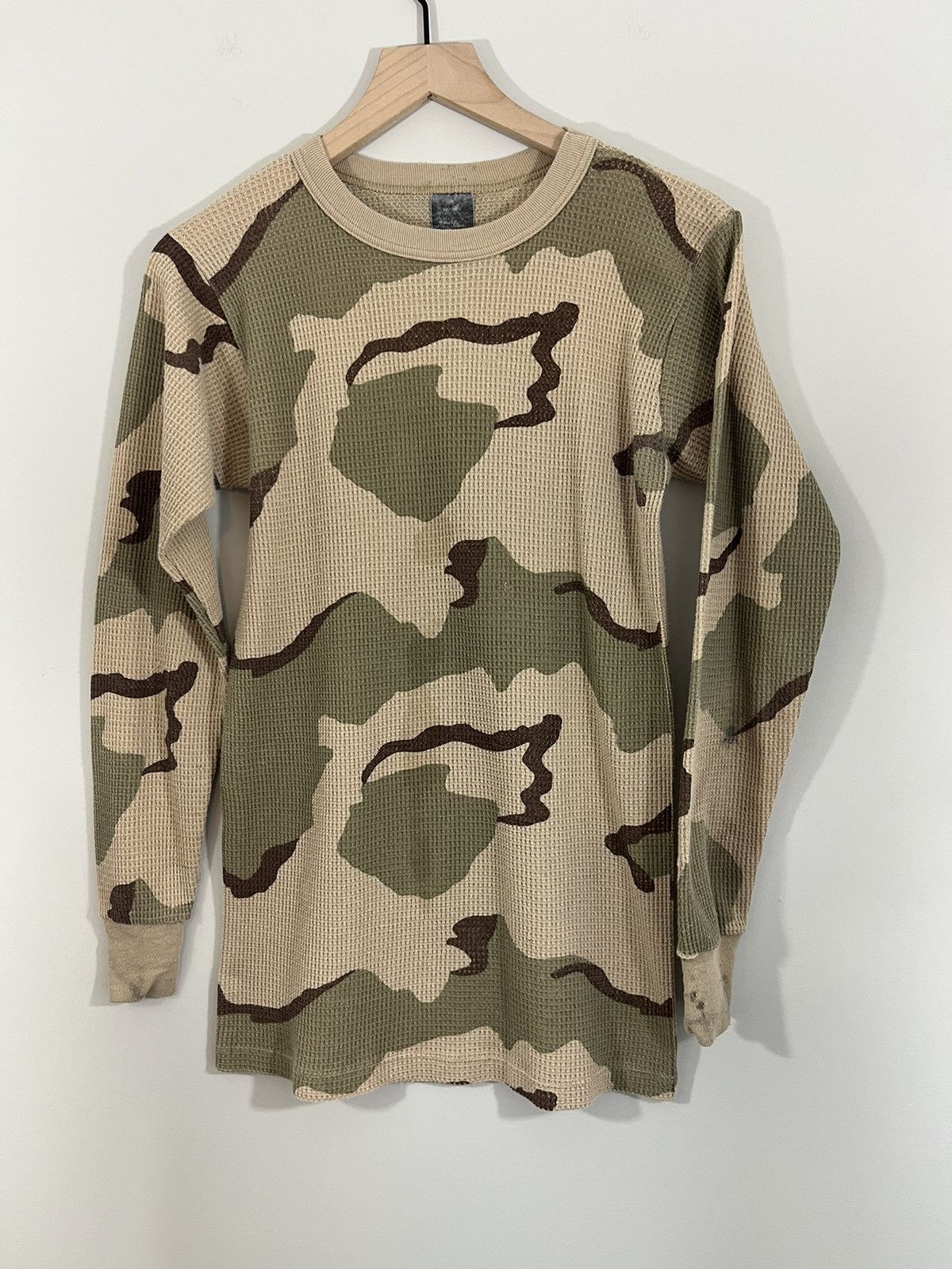 Vintage Distressed Thermal Knit Camo Stained Long Sleeve Size US S / EU 44-46 / 1 - 1 Thumbnail