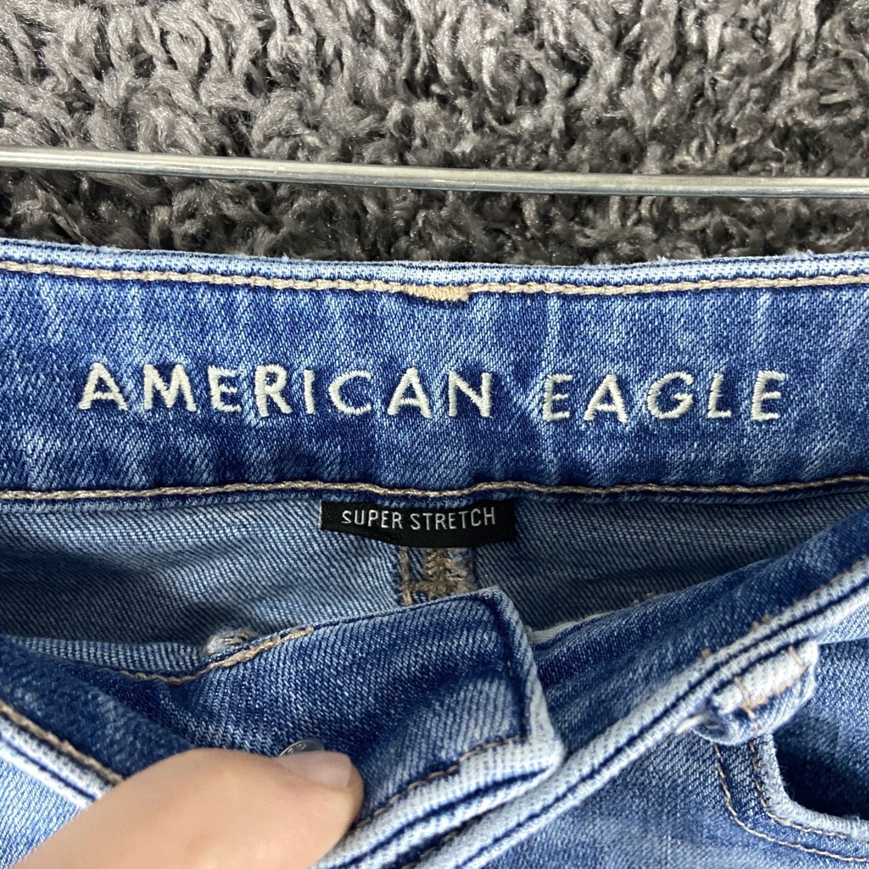 American Eagle Outfitters VINTAGE? No. American Eagle Outfitters Super Stretch Hi Rise Shortie Distressed Denim Shorts Women Adult 6 Blue Cut-Off Stretch Denim Womens 6 Size 28" / US 6 / IT 42 - 4 Thumbnail