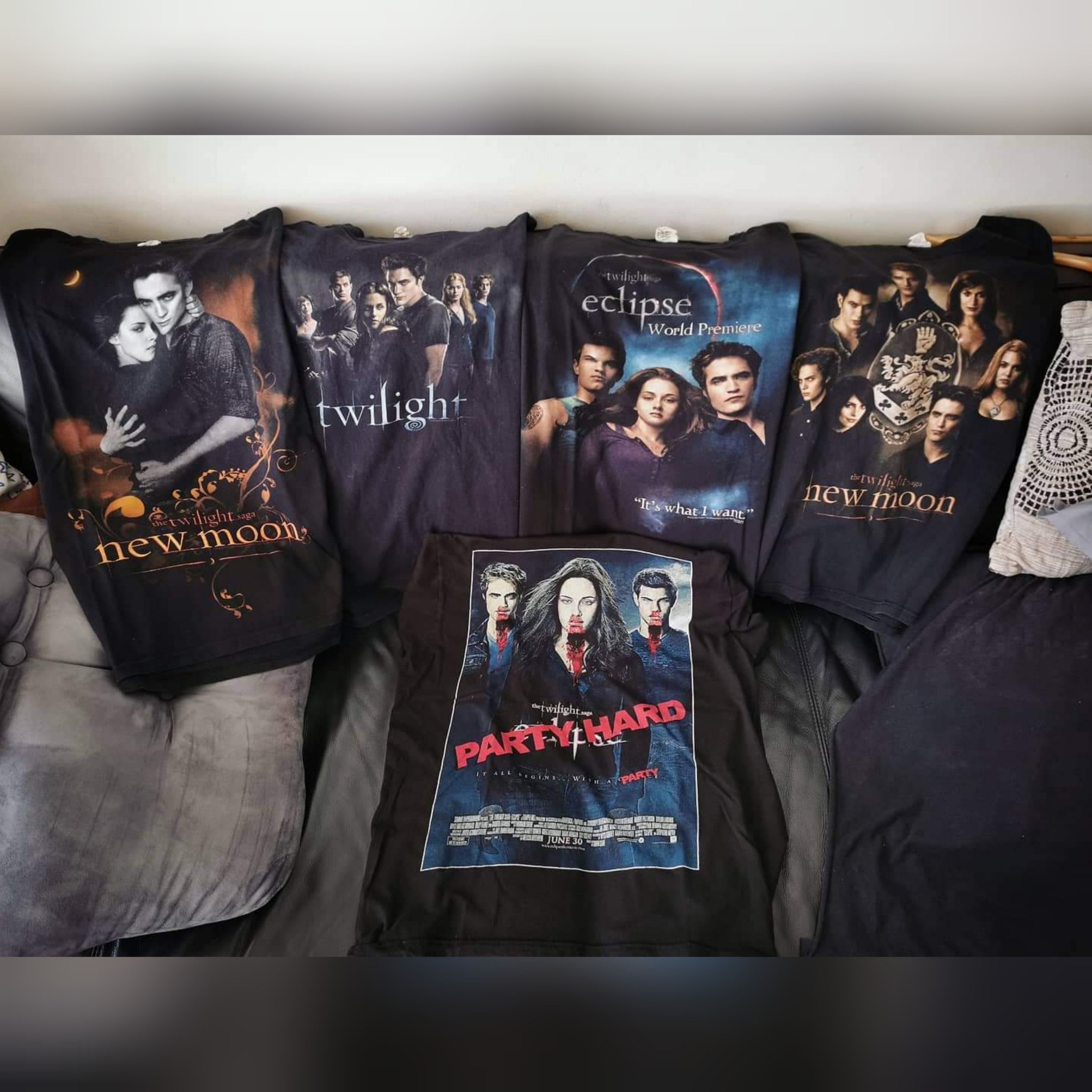 Vintage Twilight Saga / 1 set = 5 tees Size US XL / EU 56 / 4 - 1 Thumbnail