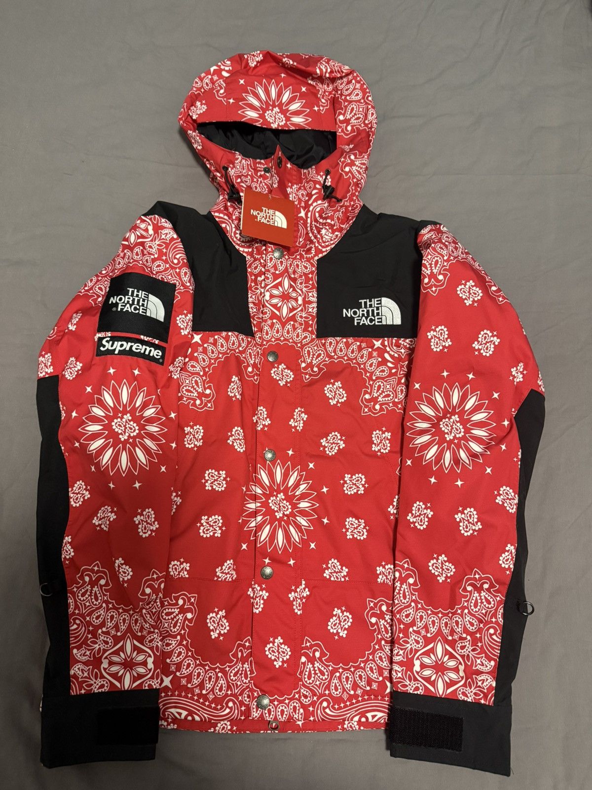 Supreme × The North Face Supreme tnf north face Red bandana Paisley mountain Jacket Size US S / EU 44-46 / 1 - 1 Thumbnail