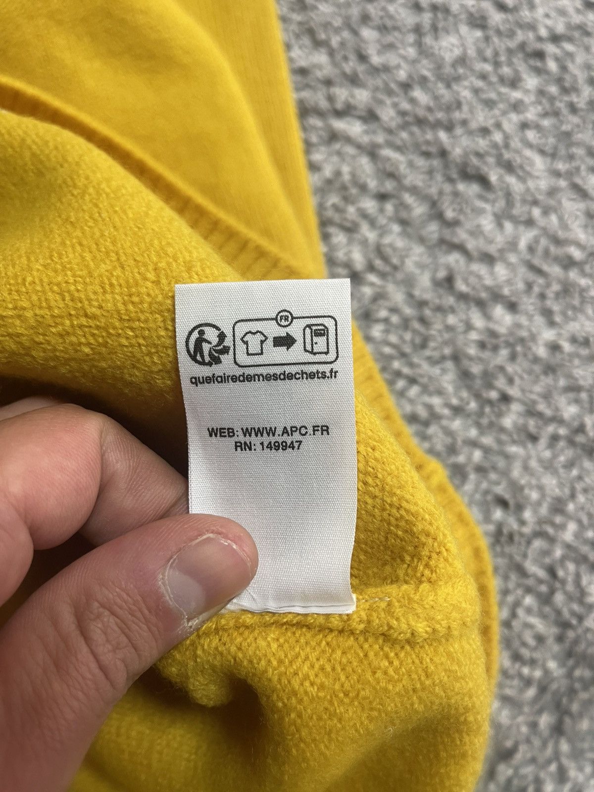 A.P.C. A.P.C. PULL EDWARD JAUNE SWEATER SIZE XL NEW Size US XL / EU 56 / 4 - 14 Thumbnail