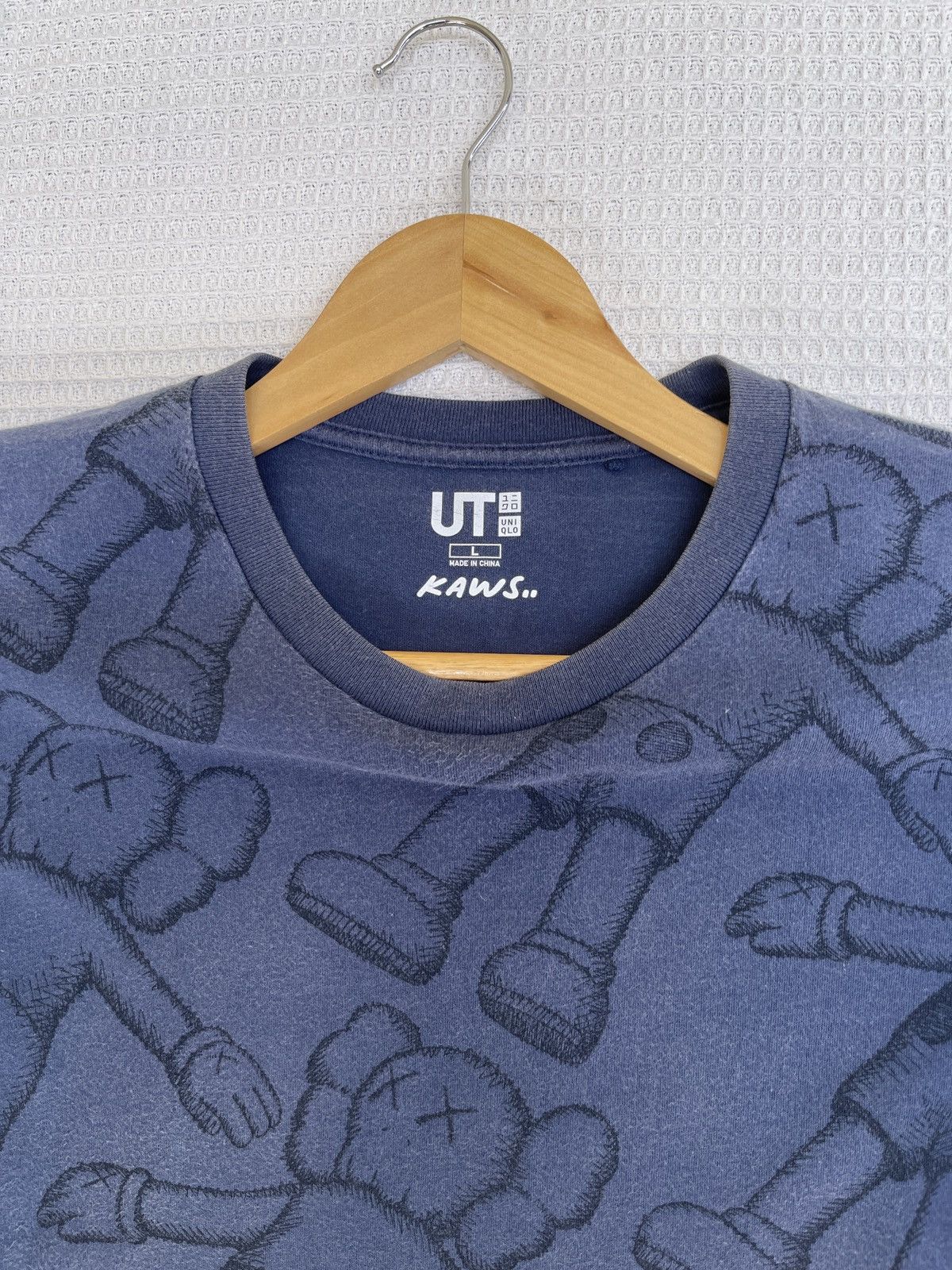 Kaws Last Drop🔥Rare🔥Kaws X Uniqlo T-Shirt Size US L / EU 52-54 / 3 - 7 Thumbnail
