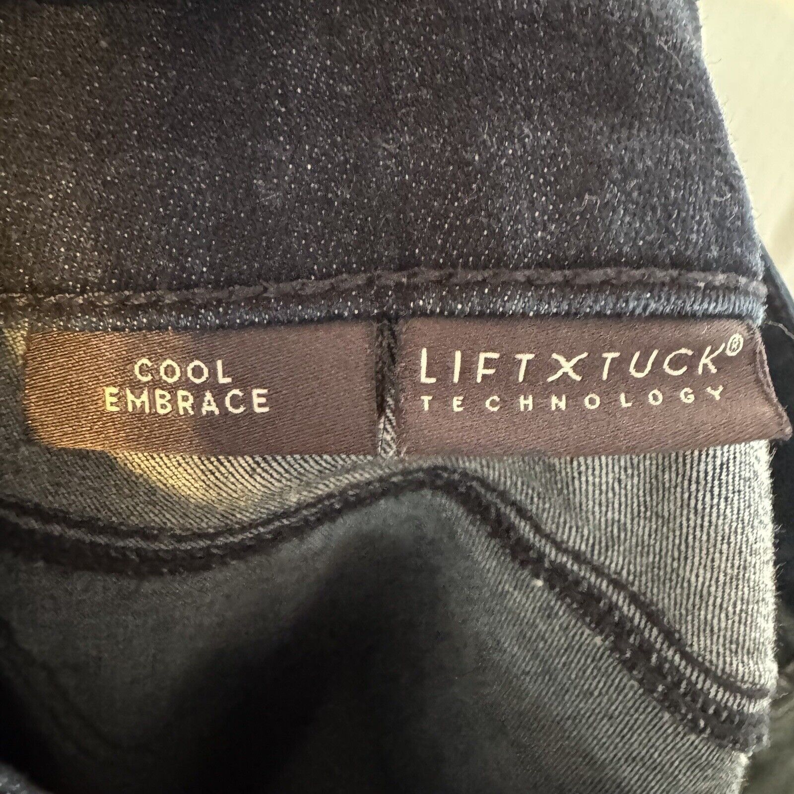 NYDJ NYDJ Lana Capri Jeans Cool Embrace Lift X Tuck Tech Size 4 Size 27" / US 4 / IT 40 - 6 Thumbnail
