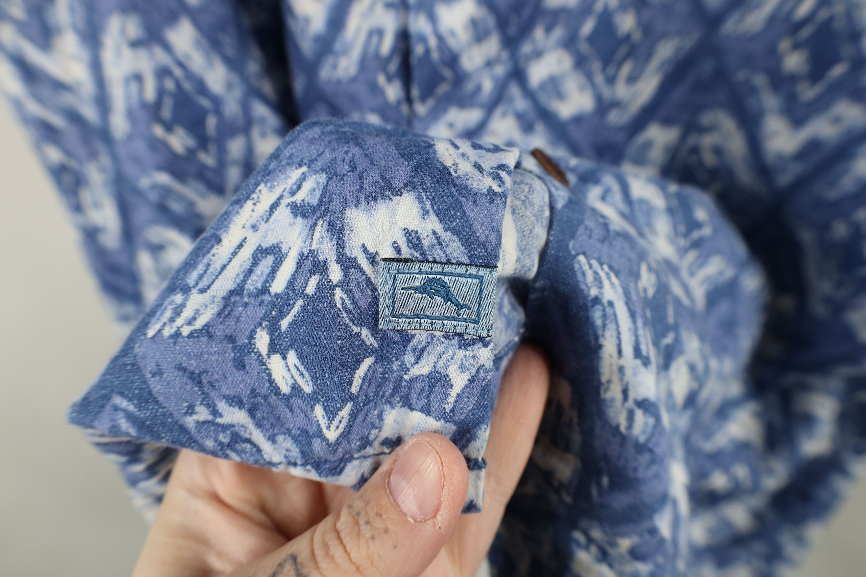 Tommy Bahama × Vintage Vintage Tommy Bahama Silk Blend Short Sleeve Button Shirt Size US XL / EU 56 / 4 - 4 Thumbnail