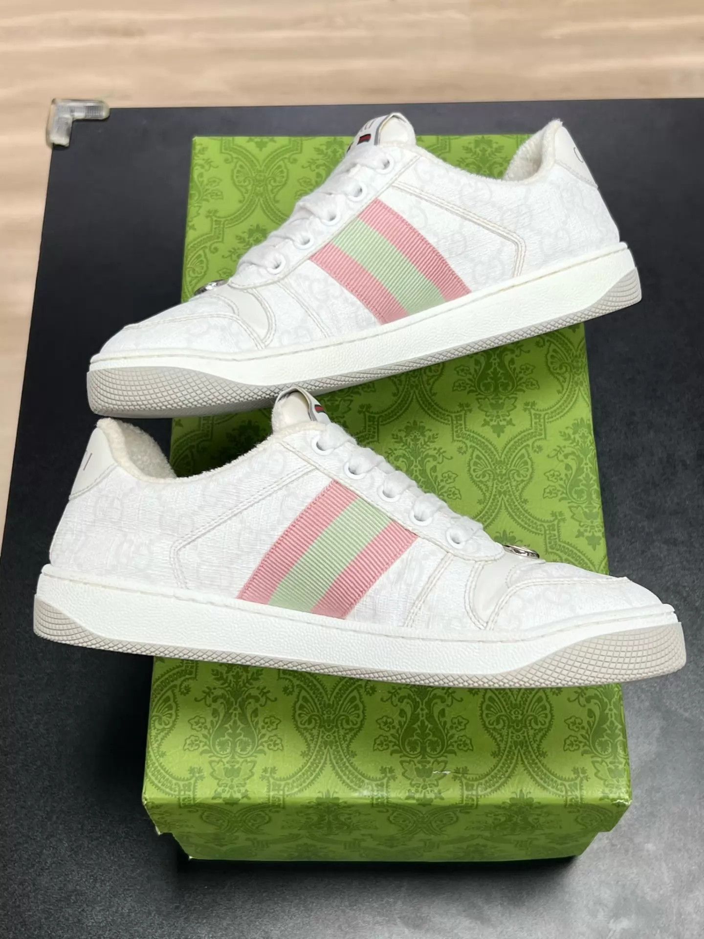 Gucci GUCCI Gray & White Sneakers 36 (Lightly Used) Size US 5.5 / IT 35.5 - 6 Thumbnail