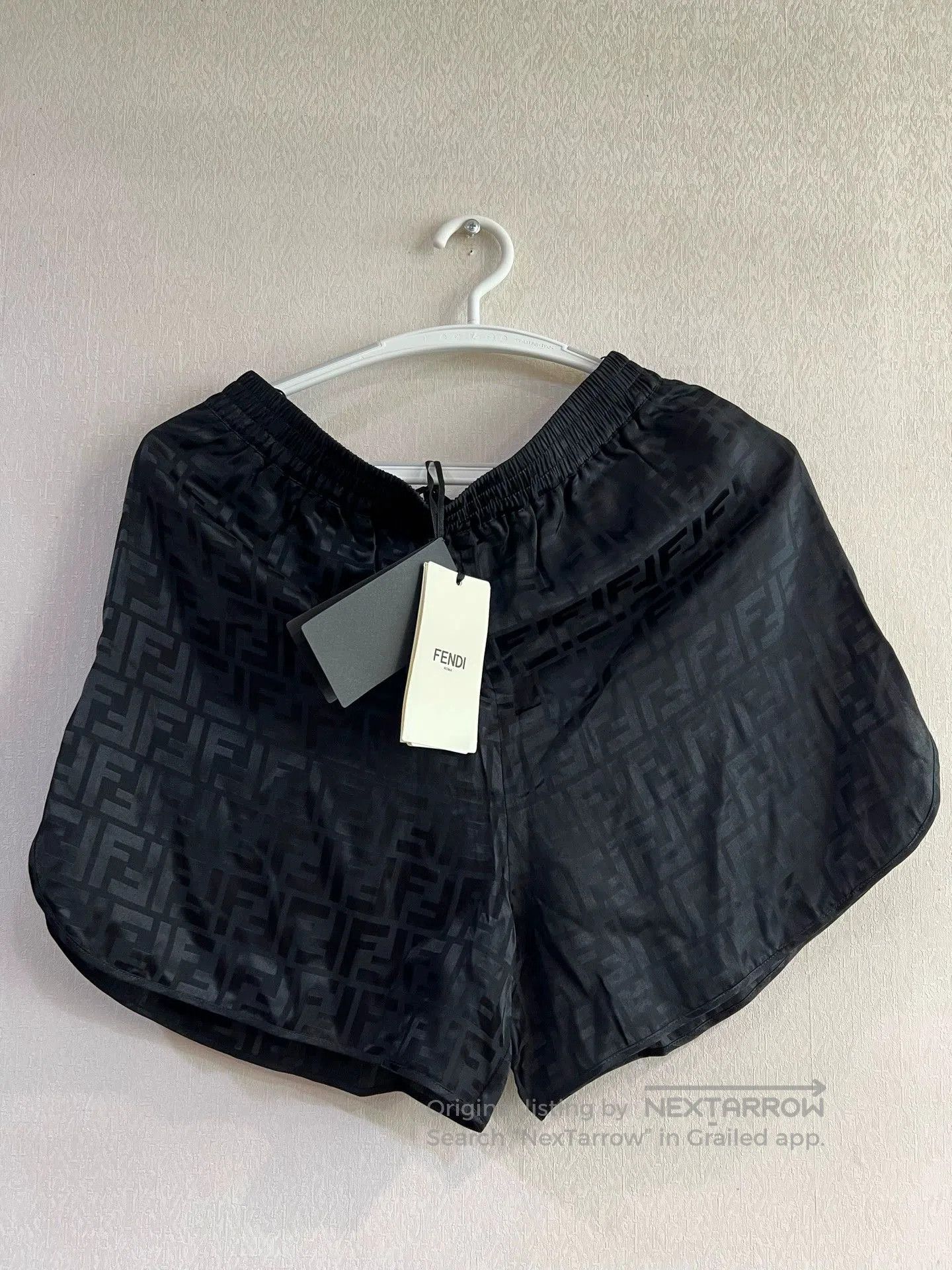 Fendi Fendi Black Patterned Shorts Size 40. Size US 40 / EU 56 - 1 Thumbnail