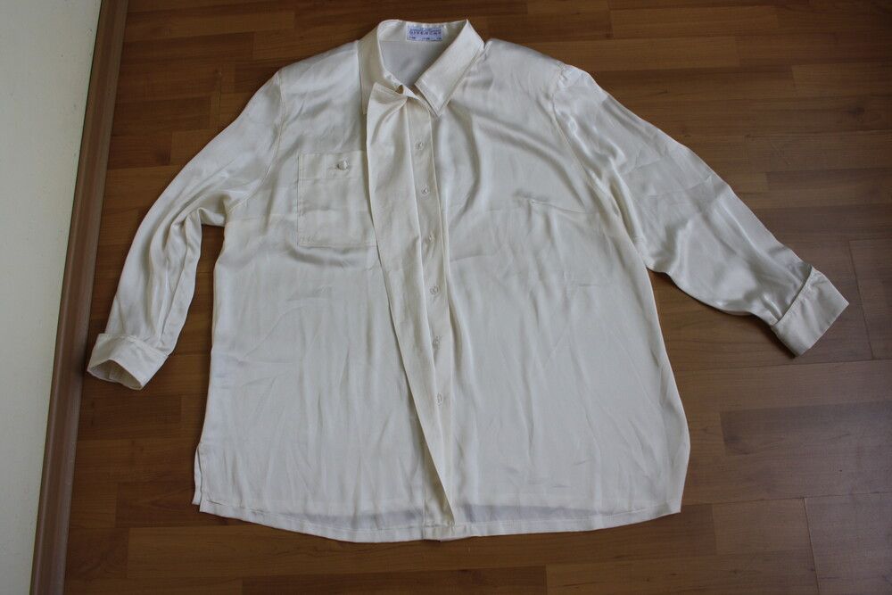 Givenchy GIVENCHY EN PLUS blouse 18W Button Up Long Sleeve Ivory Size XXL / US 16-18 / IT 52-54 - 1 Thumbnail