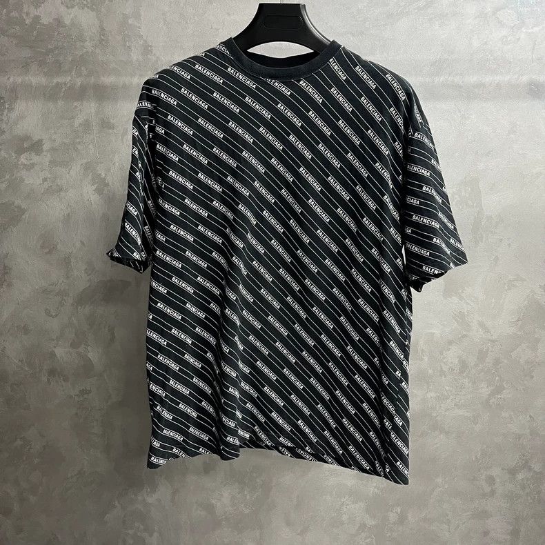 Balenciaga Balenciaga Black bullet screen full printed logo round nec Size US XS / EU 42 / 0 - 1 Thumbnail