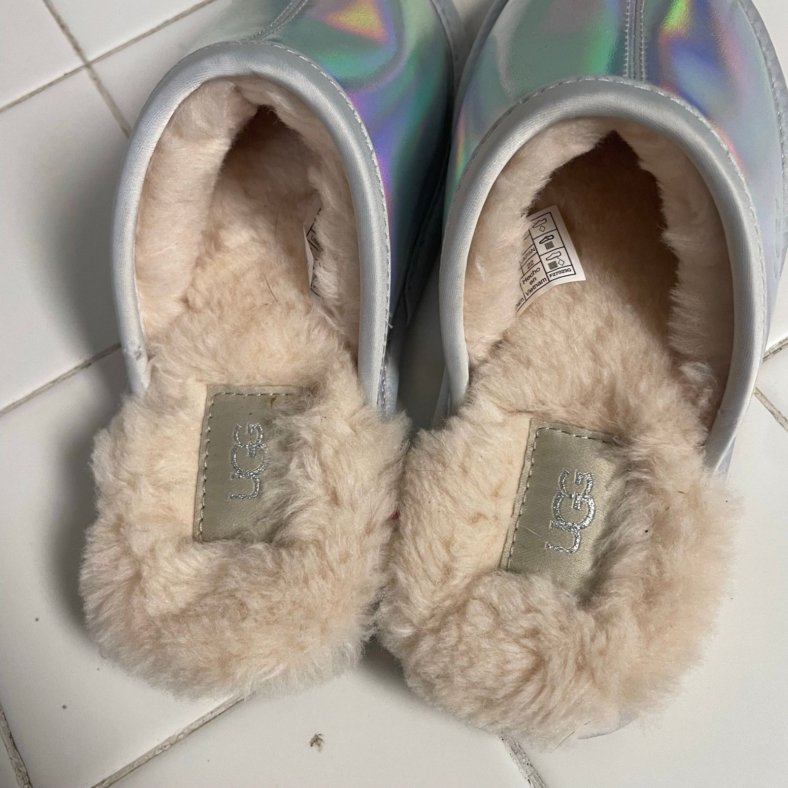 Ugg UGG Pearle Iridescent Hologram Slipper Scuff Size 5 NEW Size US 5 / IT 35 - 4 Thumbnail