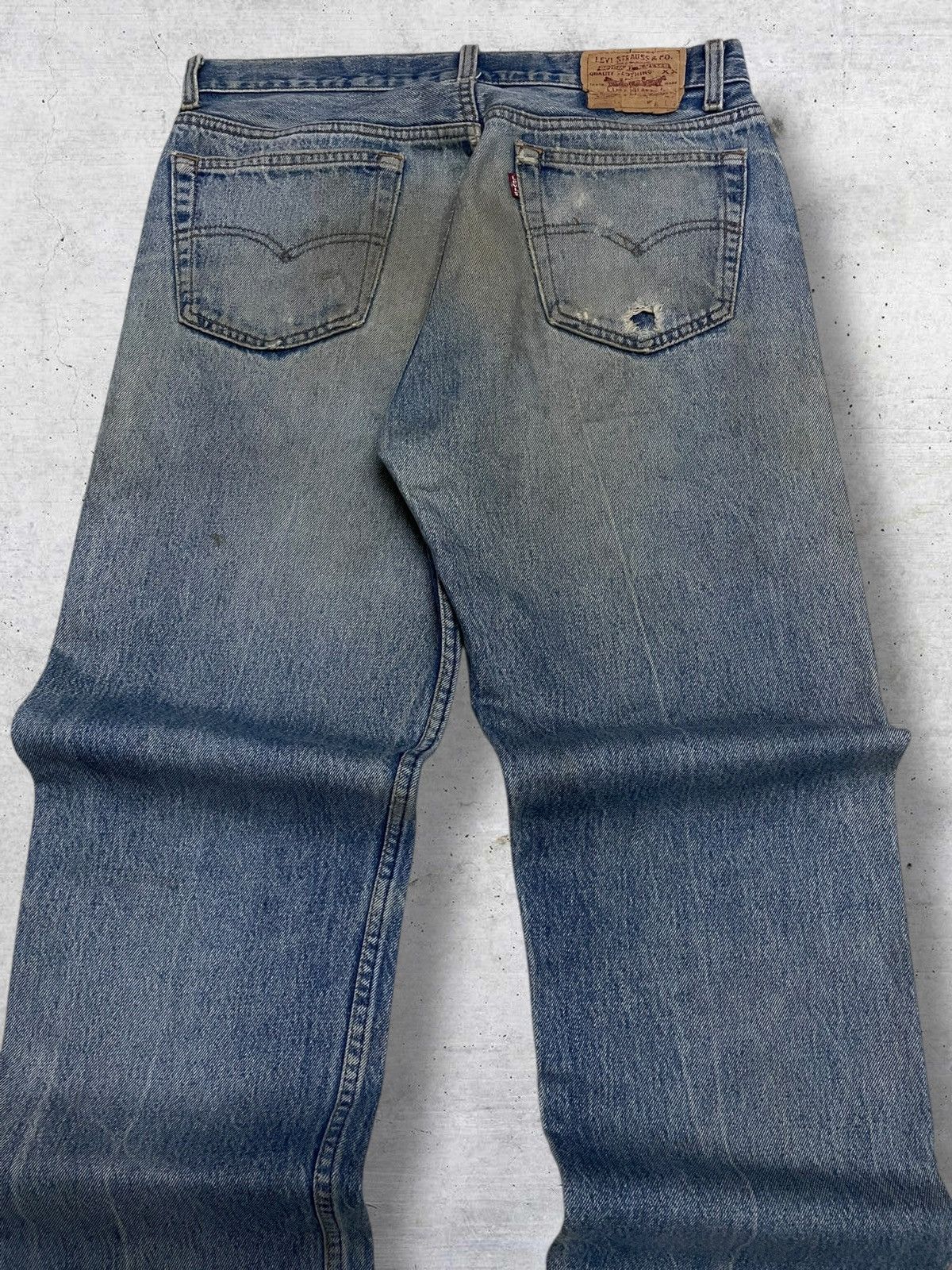 Levi's Vintage Clothing VINTAGE 501 LEVIS OG 90S DESIGNER RIPPED MUDWASH DIRT DENIM Size US 32 / EU 48 - 12 Thumbnail