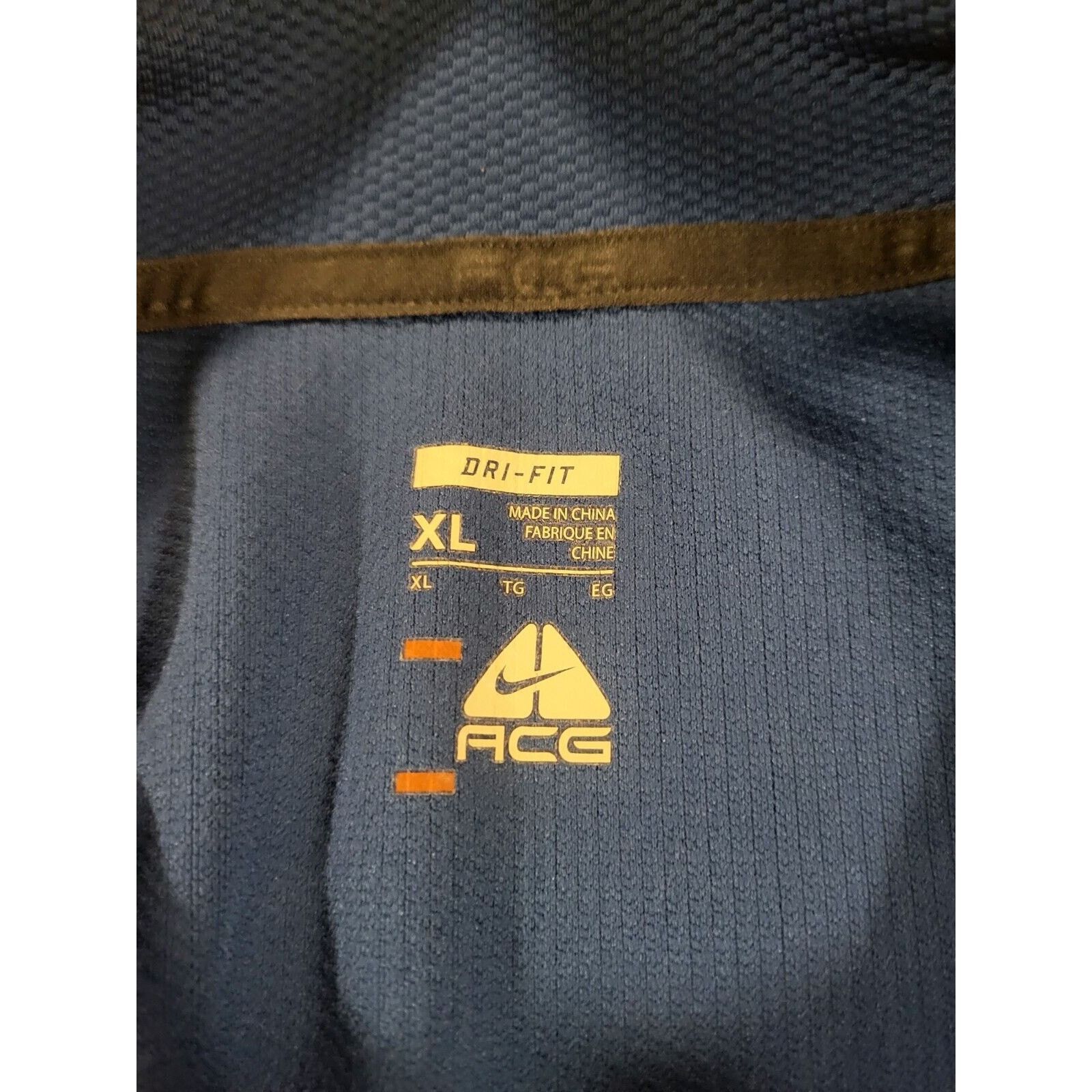 Nike ACG Nike ACG MENS 1/4 zip Long Sleeve Pullover. Size US L / EU 52-54 / 3 - 3 Thumbnail