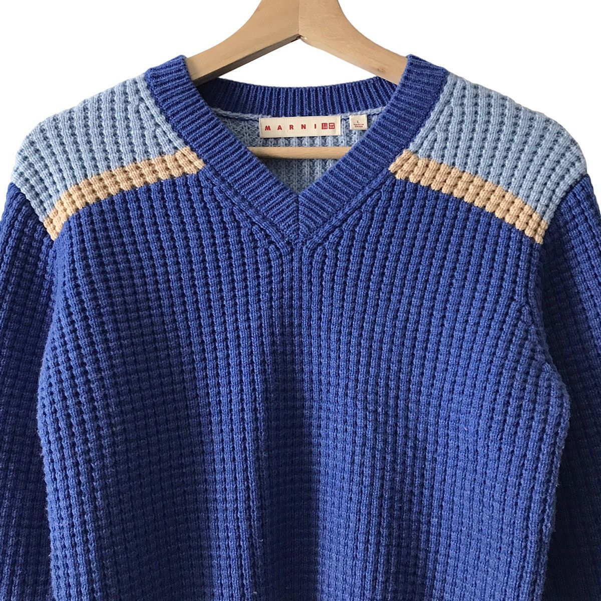 Marni × Uniqlo Marni X Uniqlo Japan WMN V-Neck Knitted Jumper Sweater Size L / US 10 / IT 46 - 3 Thumbnail