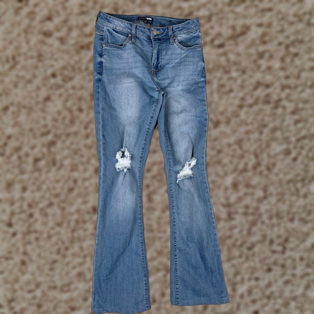 Fashion Nova Fashion Nova Jeans Womens 5 28x31 Blue Denim Flared Distressed Cotton Size 28" / US 6 / IT 42 - 1 Thumbnail
