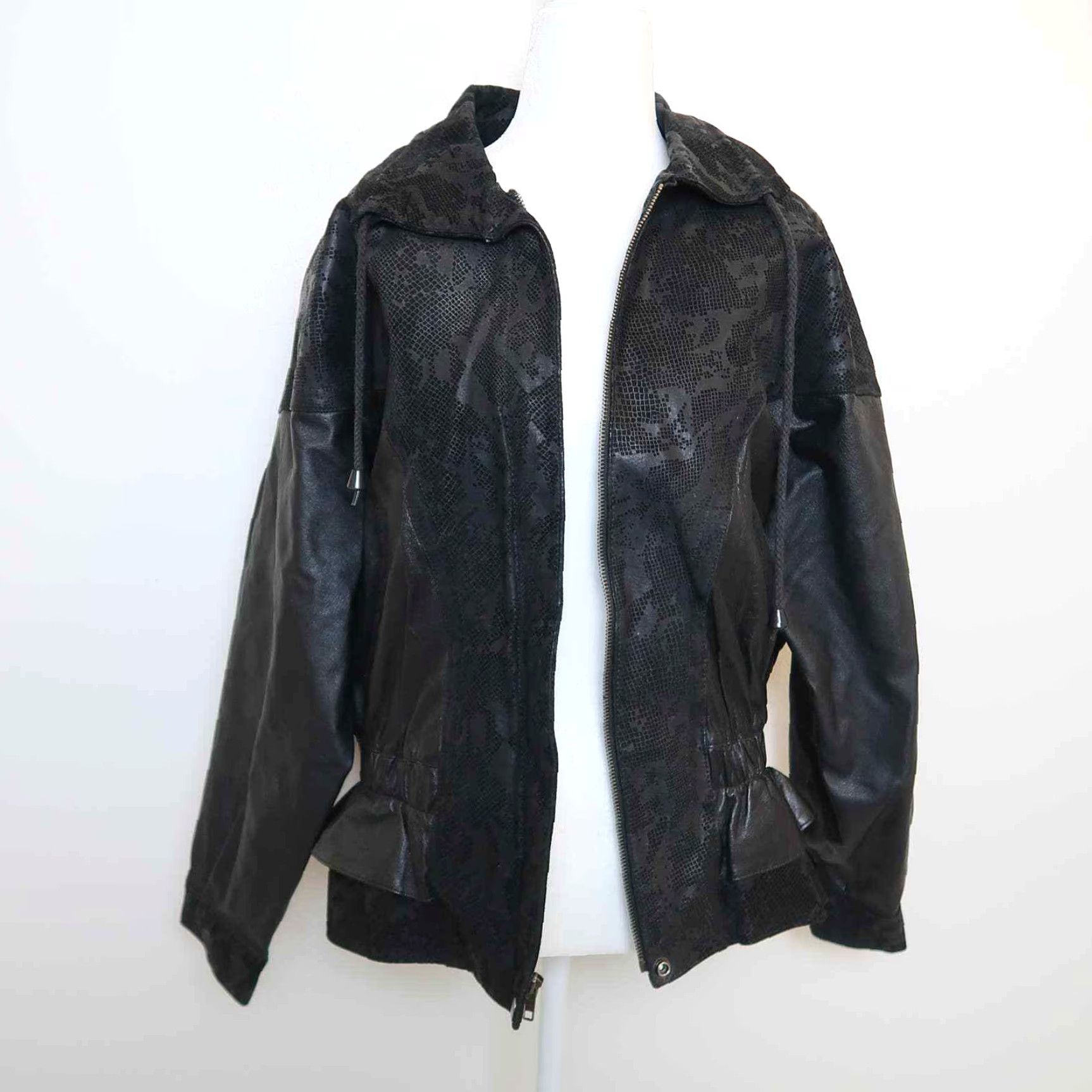 Vintage VINTAGE Wilsons Leather Jacket Black Reptile Print Zip Front S 1990s Grunge Boys / Mens? Size S / US 4 / IT 40 - 6 Thumbnail
