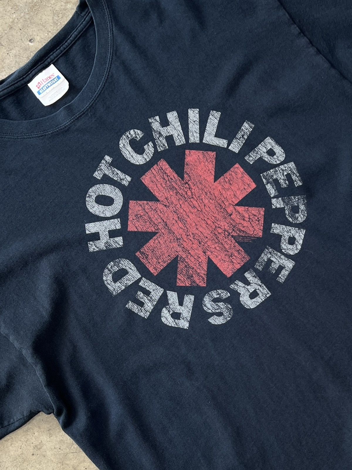 Band Tees Vintage Y2K Red Hot Chili Peppers Logo Band Tee XL Size US XL / EU 56 / 4 - 1 Thumbnail