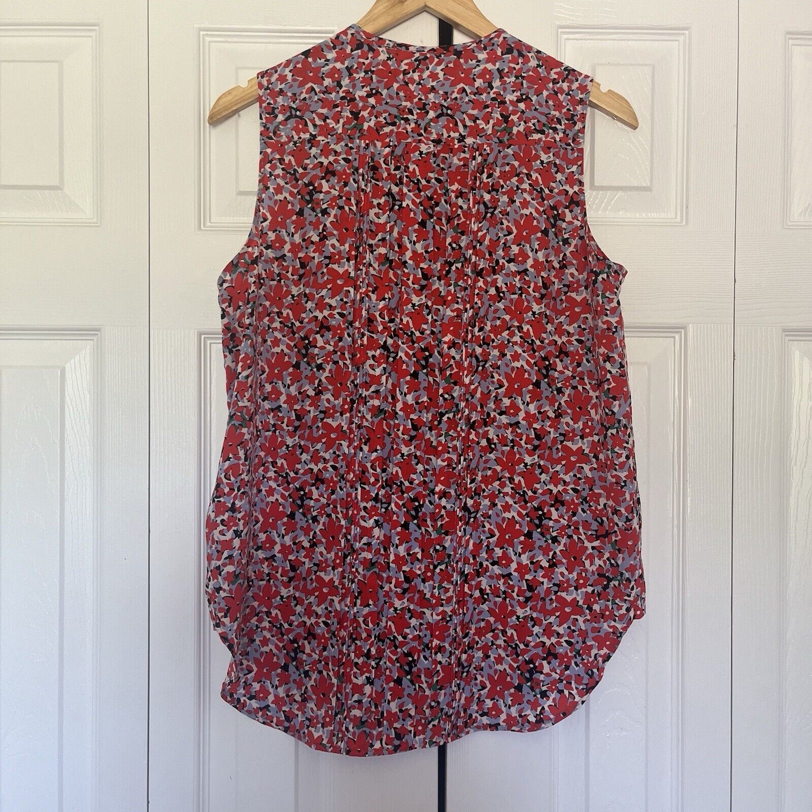 Equipment Women’s Equipment Sleeveless Top Silk Floral Red Size Small Size S / US 4 / IT 40 - 3 Thumbnail