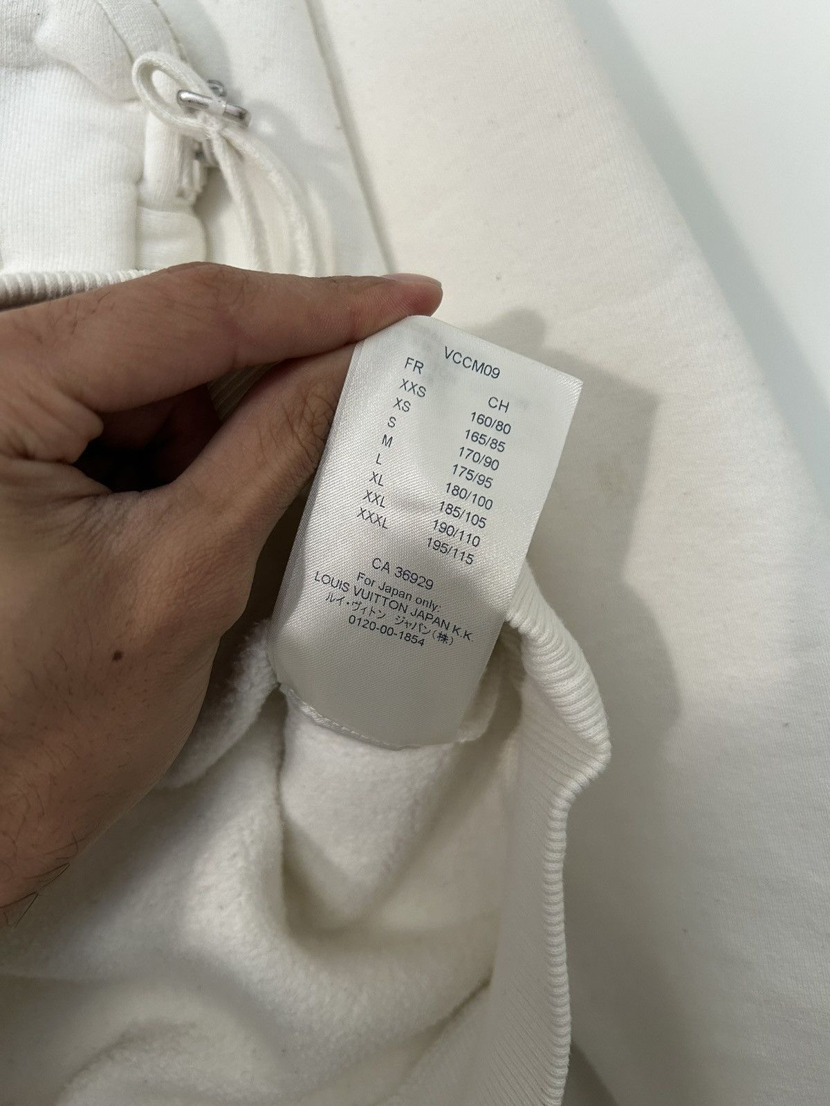 Louis Vuitton Louis Vuitton white 3D patched pocket half-zipped hoodie Size US L / EU 52-54 / 3 - 8 Thumbnail