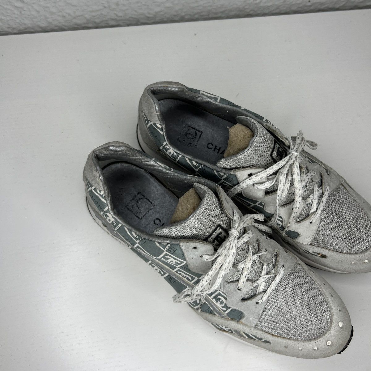 Chanel CHANEL Low-Top Sneakers Shoes Baskets Grey Monogram Trainers Size US 9 / IT 39 - 7 Thumbnail