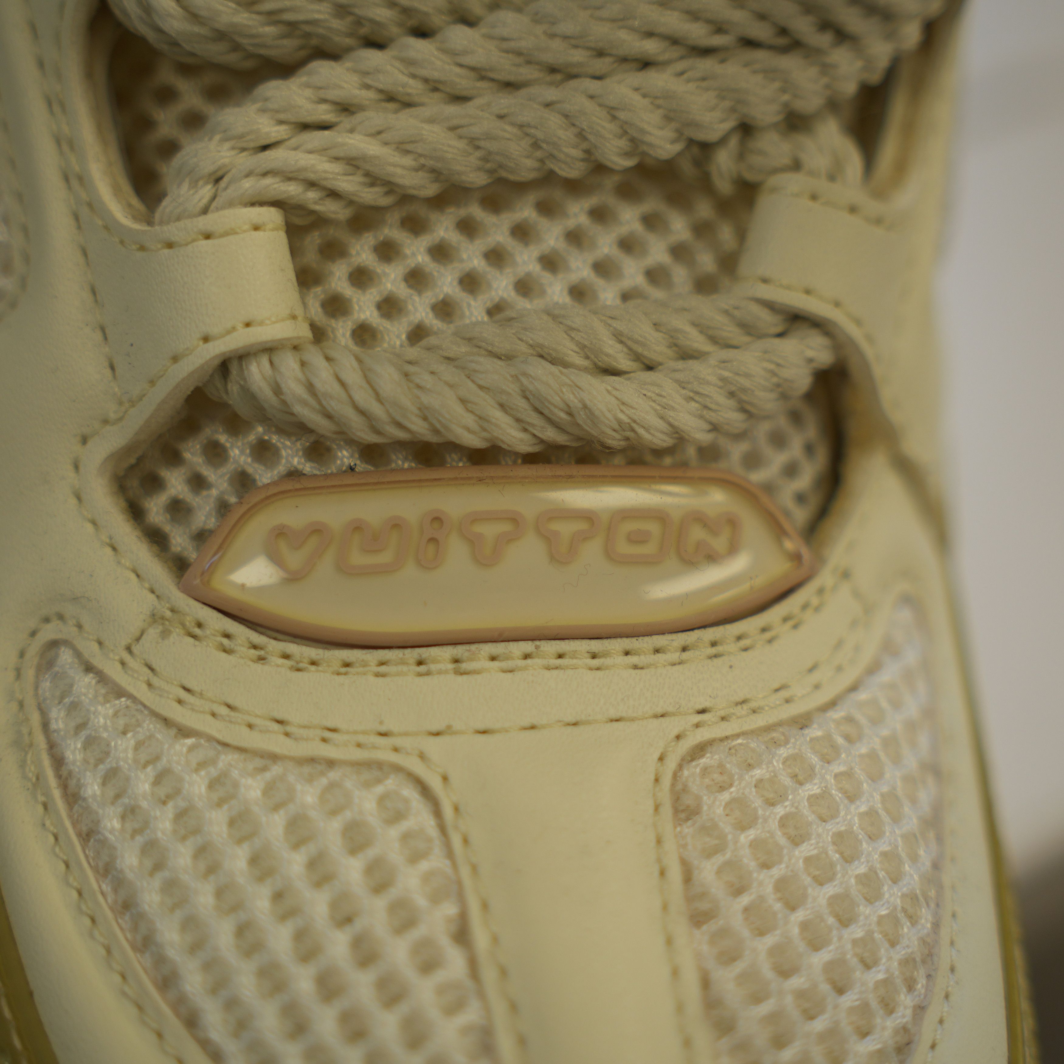 Louis Vuitton LOUIS VUITTON WHITE SKATER SNEAKERS SIZE LV 8 Size US 8 / EU 41 - 15 Thumbnail