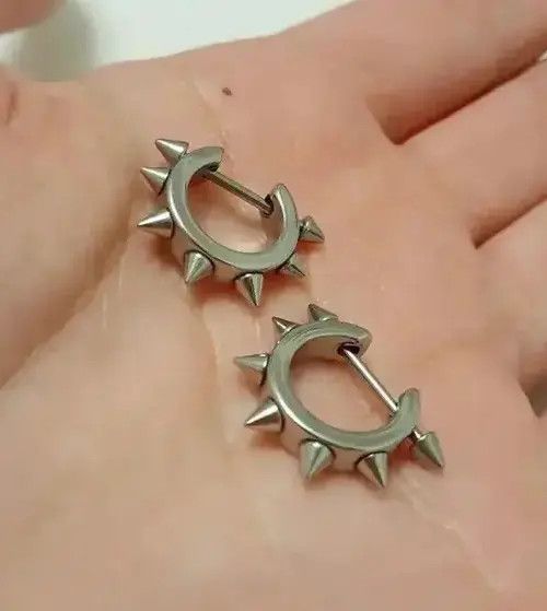 VIBE D-shaped Spike Rivet Earring Stainless Steel Size ONE SIZE - 3 Thumbnail