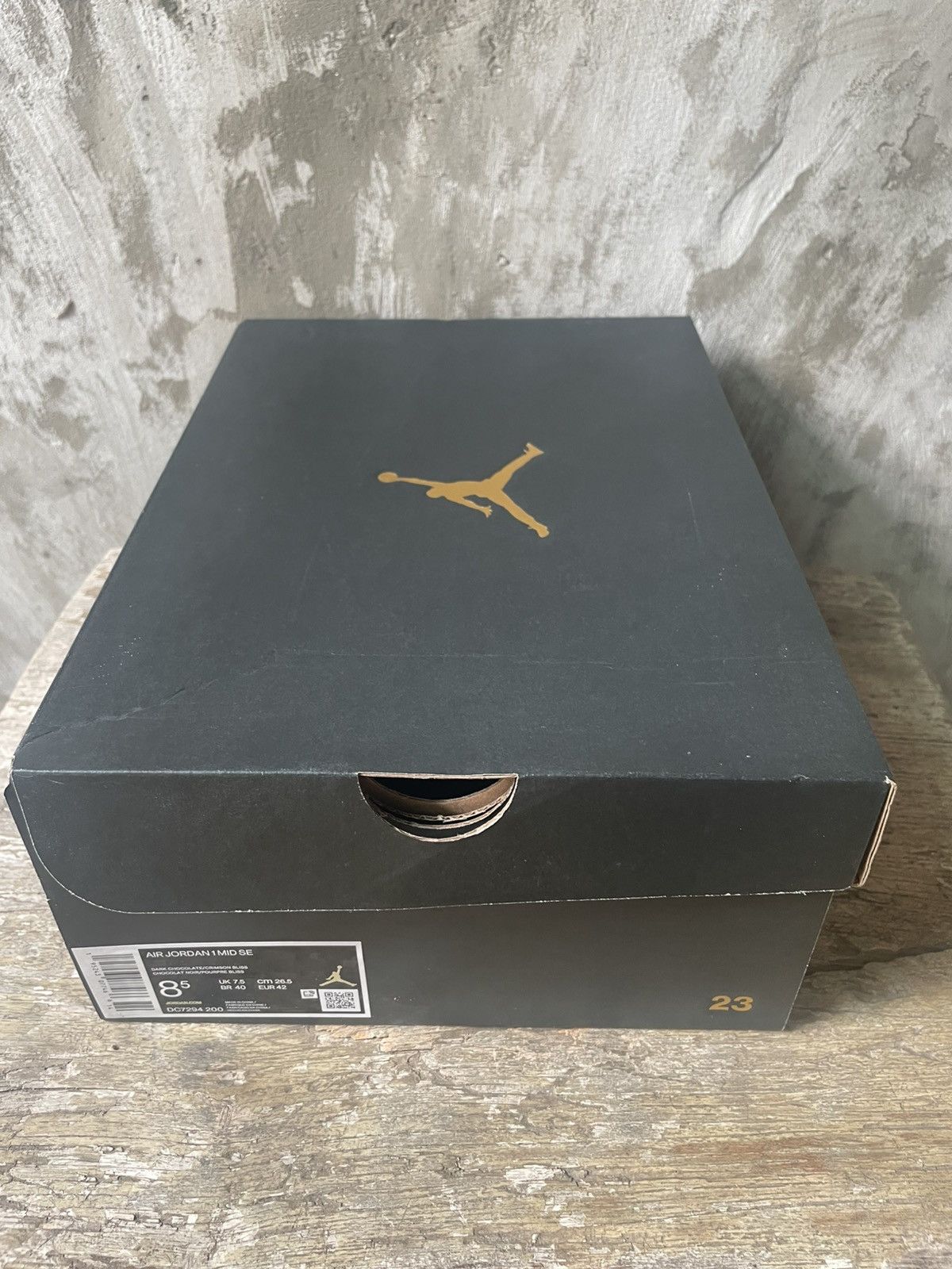 Nike Nike AJ 1 Mid Top Sneakers BNIB Size US 8.5 / EU 41-42 - 7 Thumbnail