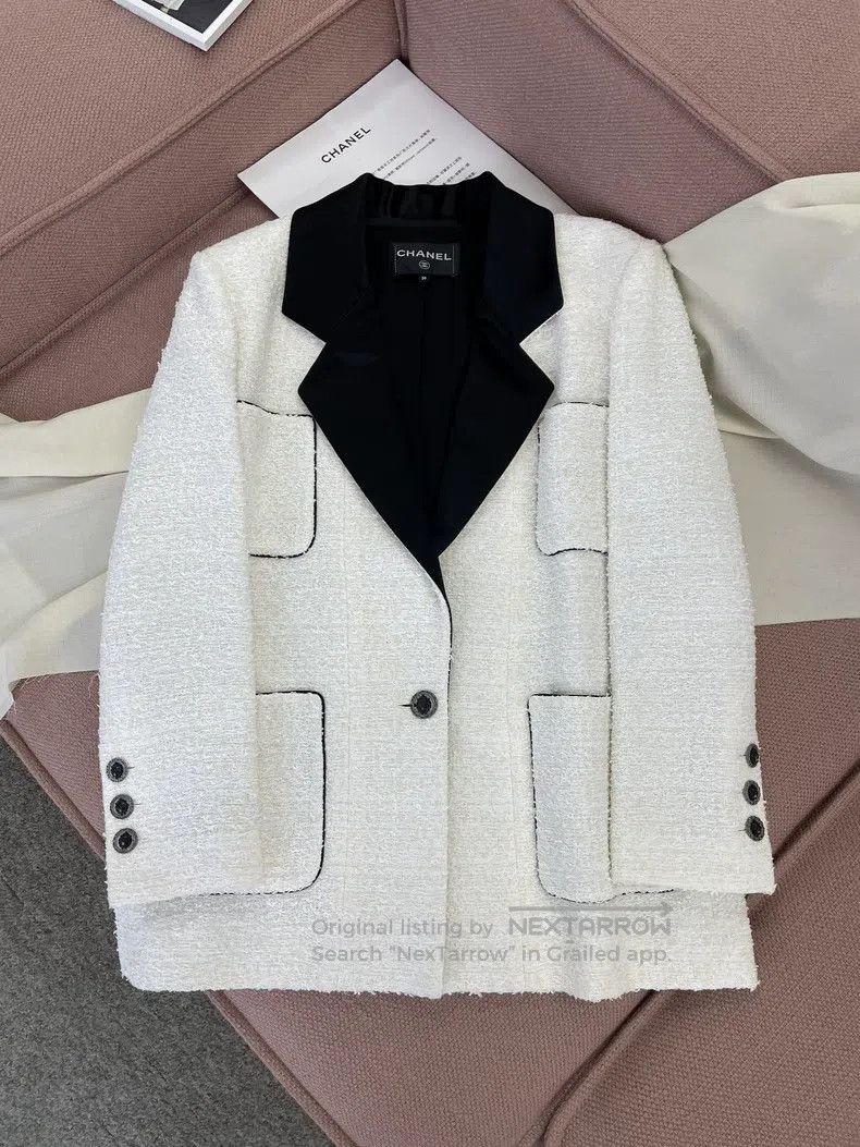 Chanel Chanel 22P black and white four-pocket lapel suit jacket Size XS / US 0-2 / IT 36-38 - 1 Thumbnail