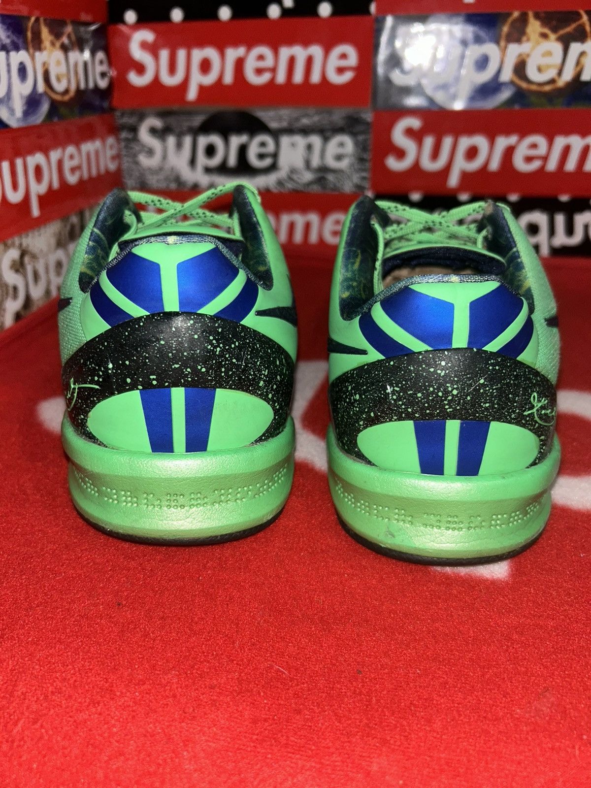 Nike 2013 NIKE KOBE 8 VIII ELITE 'SUPERHERO' 555586-301 size 5.5y Size US 5.5 / EU 38 - 3 Thumbnail
