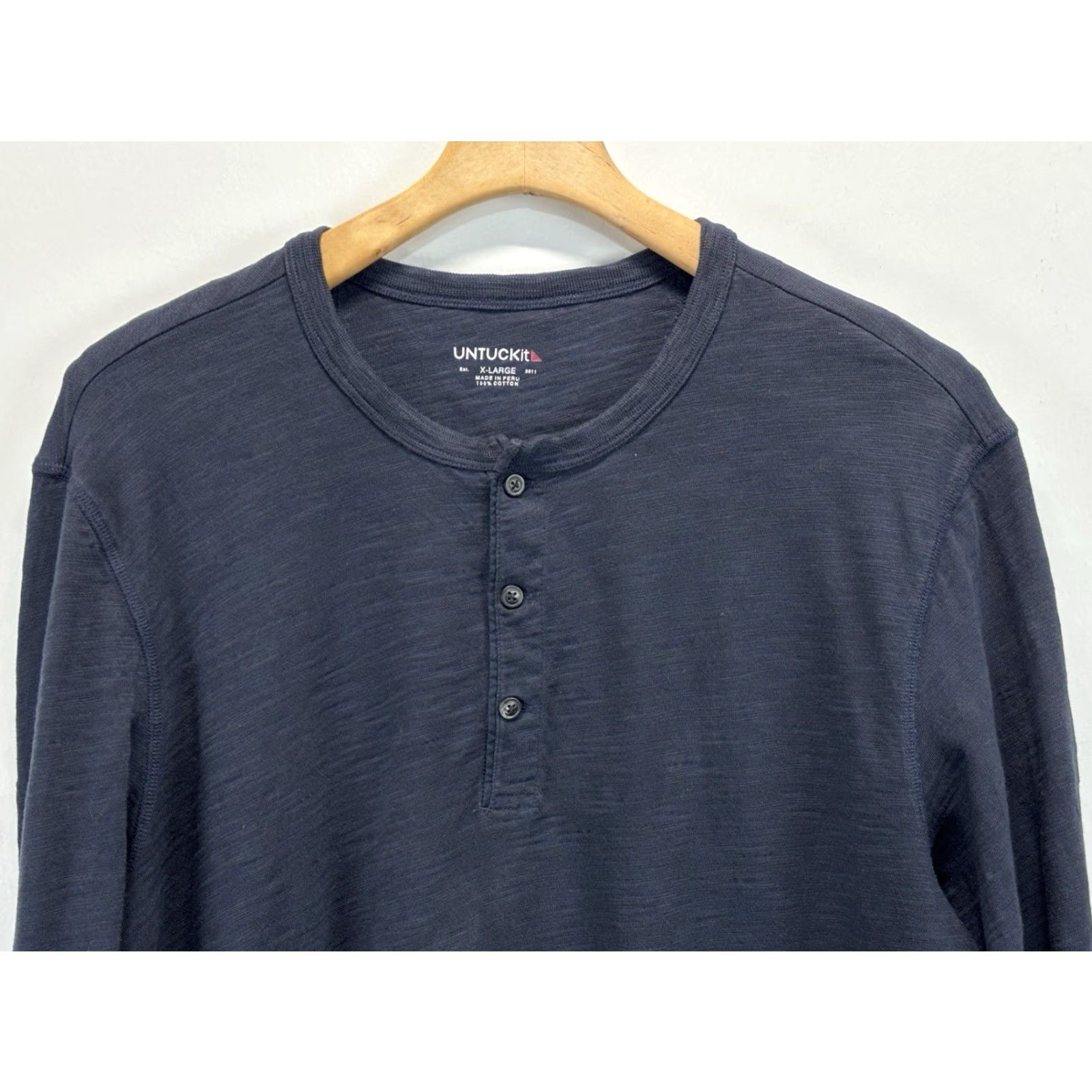 UNTUCKit UNTUCKit Henley Shirt Men XL Blue/gray Long Sleeve Slub Casual Mens Size US XL / EU 56 / 4 - 2 Thumbnail