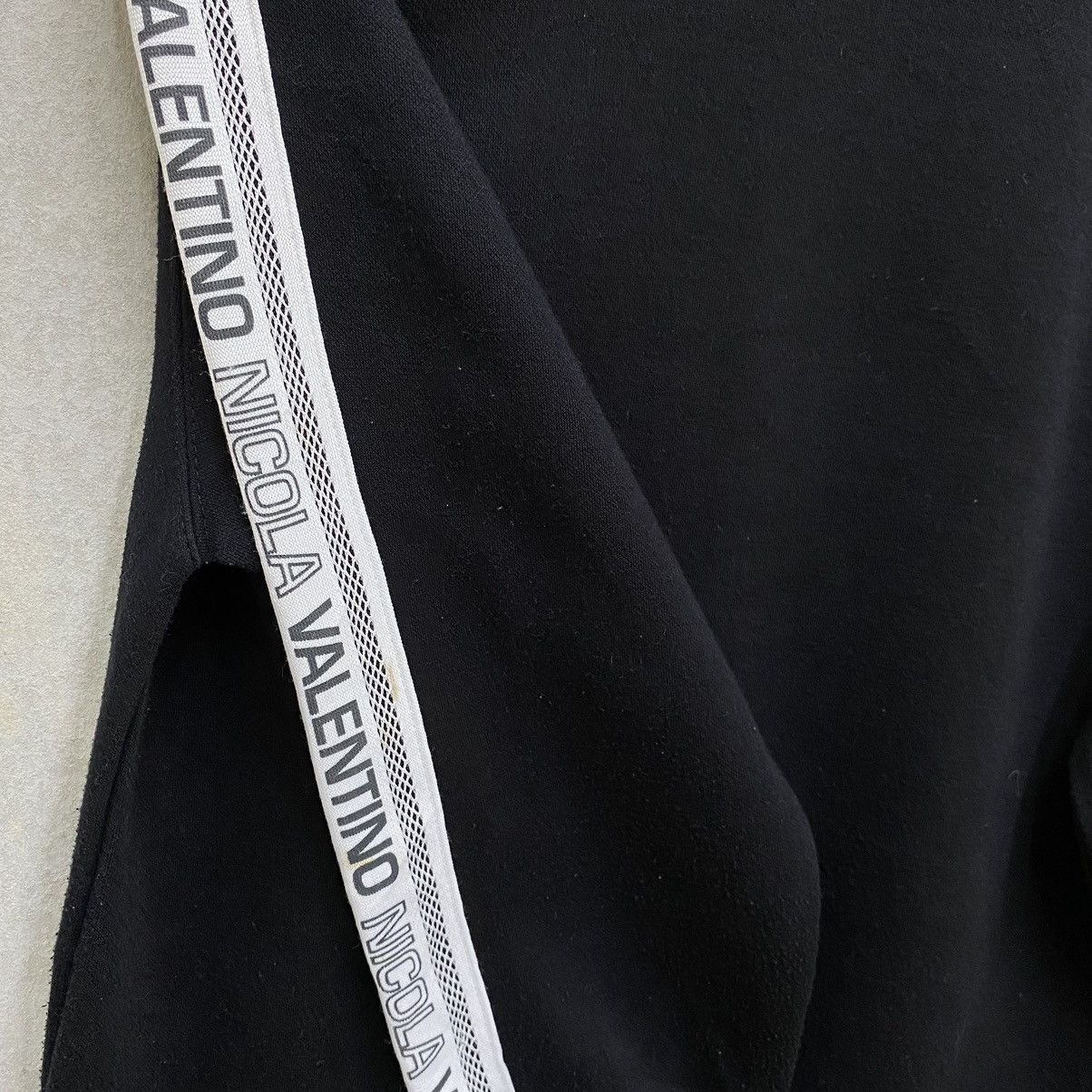 Vintage Vintage Nicola Valentino Sport Sweatshirt Black Size M Size US M / EU 48-50 / 2 - 7 Thumbnail