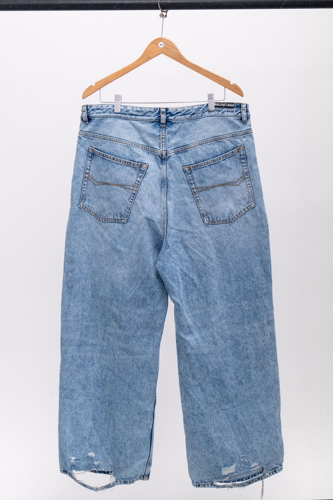 Balenciaga Balenciaga oversized baggy jeans Size US 33 - 2 Thumbnail