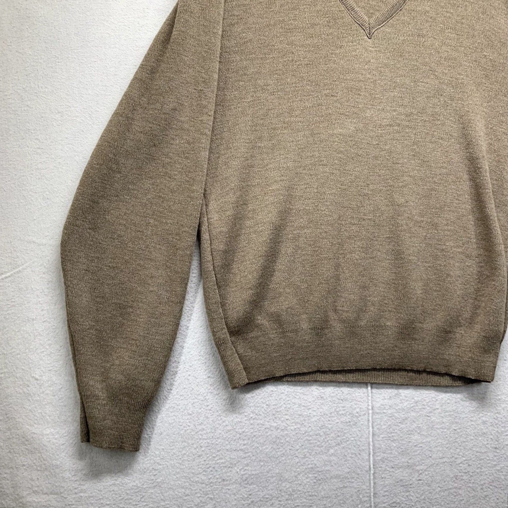 Vintage Vintage Mens V-Neck Sweater Knit Pullover BDF West Chester Classics Brown Medium All Seasons 80s 90s Size US M / EU 48-50 / 2 - 2 Thumbnail
