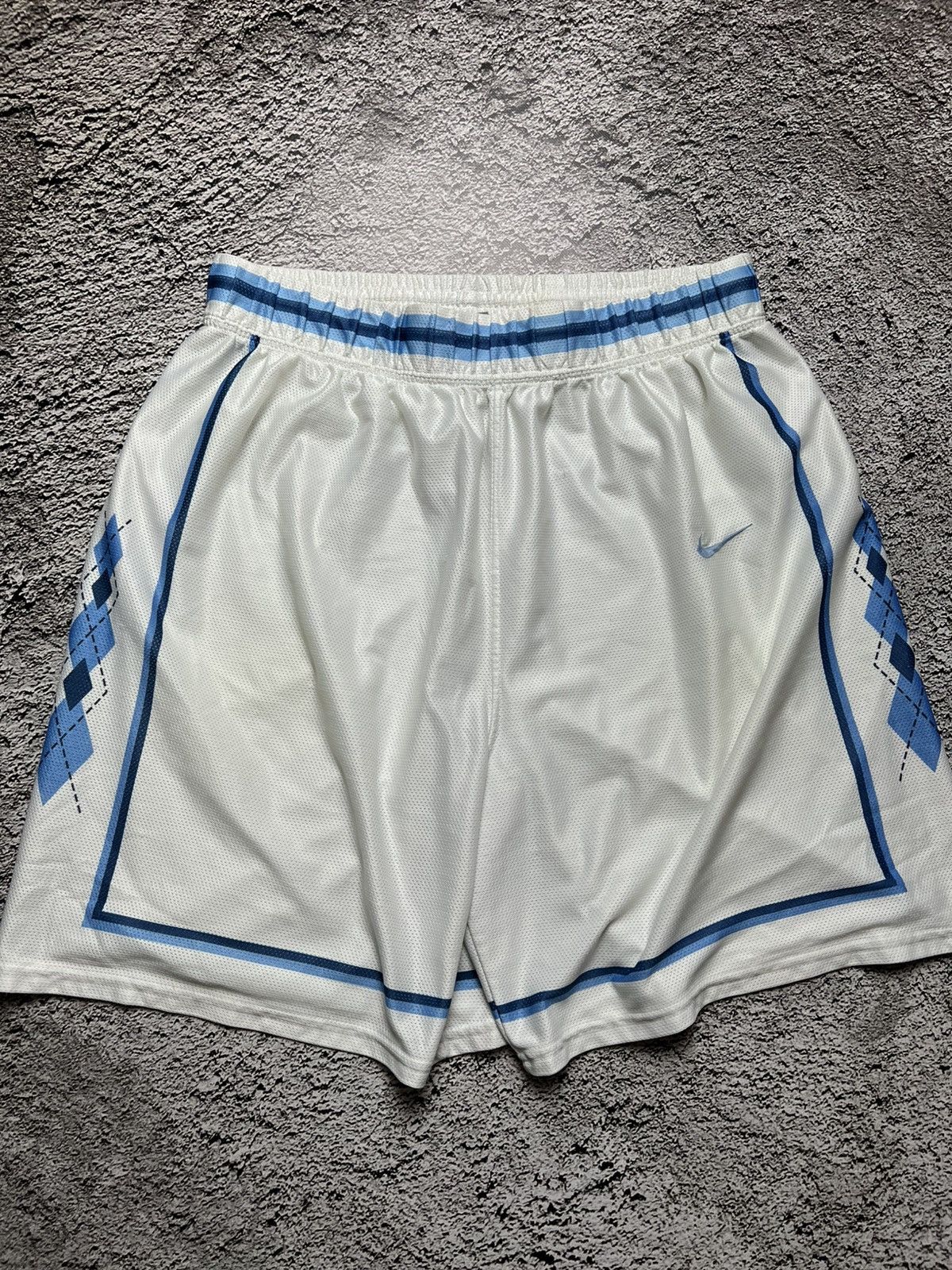 Nike VTG 90’s North Carolina Tar Heels NCAA Jersey & shorts nike Size US XL / EU 56 / 4 - 10 Thumbnail