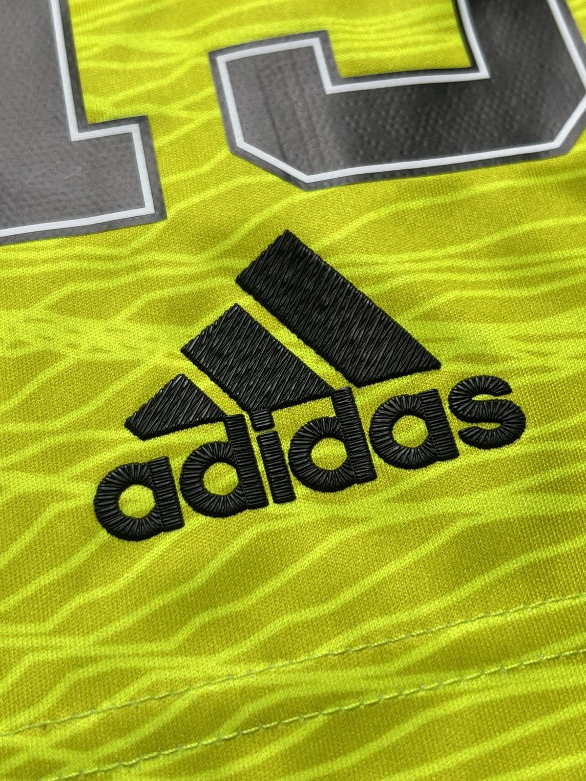 Adidas CELTIC ADIDAS 2021/2022 FOOTBALL GOALKEEPER SHORTS #15 HART Size US 34 / EU 50 - 8 Thumbnail