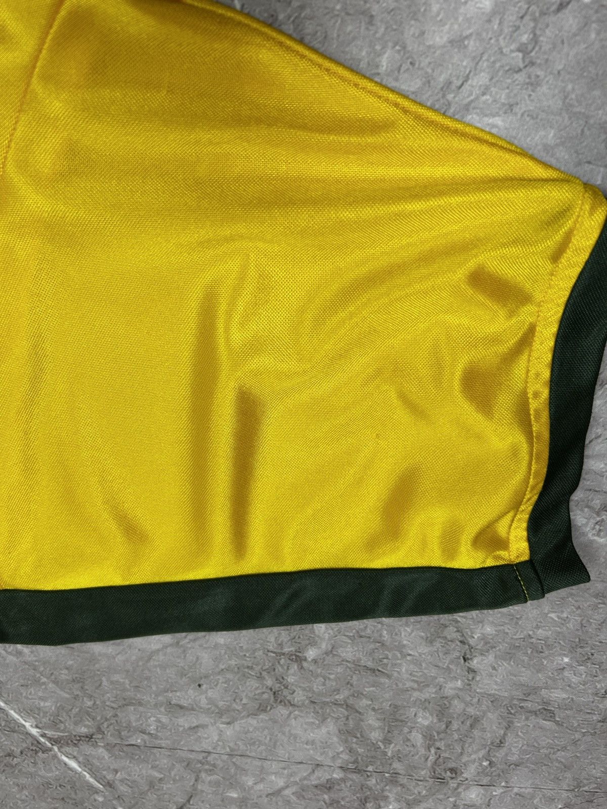 Nike Y2K Blokecore Nike Brasil 2000s Football Home Shirt S Hype Size US S / EU 44-46 / 1 - 21 Thumbnail