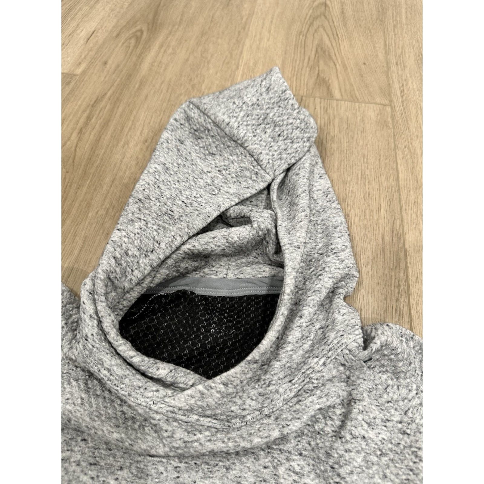 Lululemon Lululemon At Ease Hoodie Performance Sweatshirt Gray Textured Mens Size S Small Size US S / EU 44-46 / 1 - 6 Thumbnail
