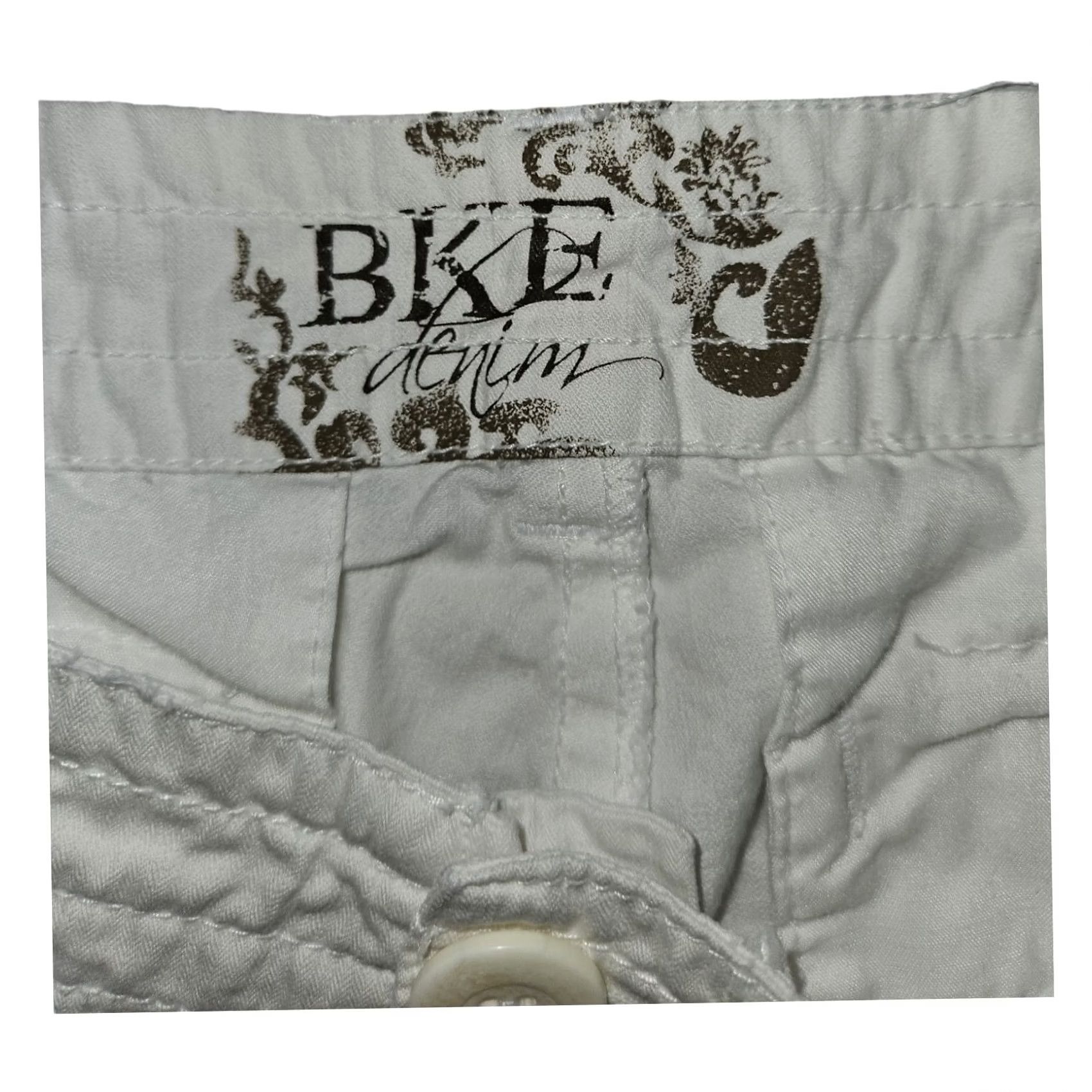 Vintage VINTAGE Buckle Bermuda Shorts Women 28 White Ultra Low Rise Casual Hipster Preppy City Size 28" / US 6 / IT 42 - 3 Thumbnail
